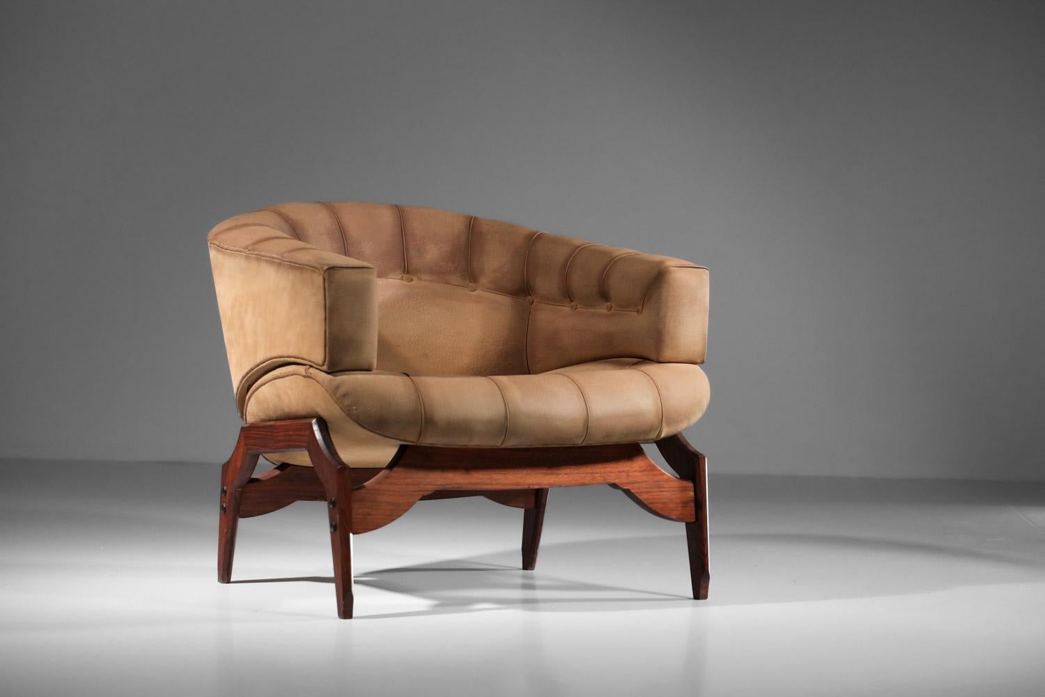Paire de fauteuils italiens attribués à Ico Parisi en cuir et bois massif en vente 9