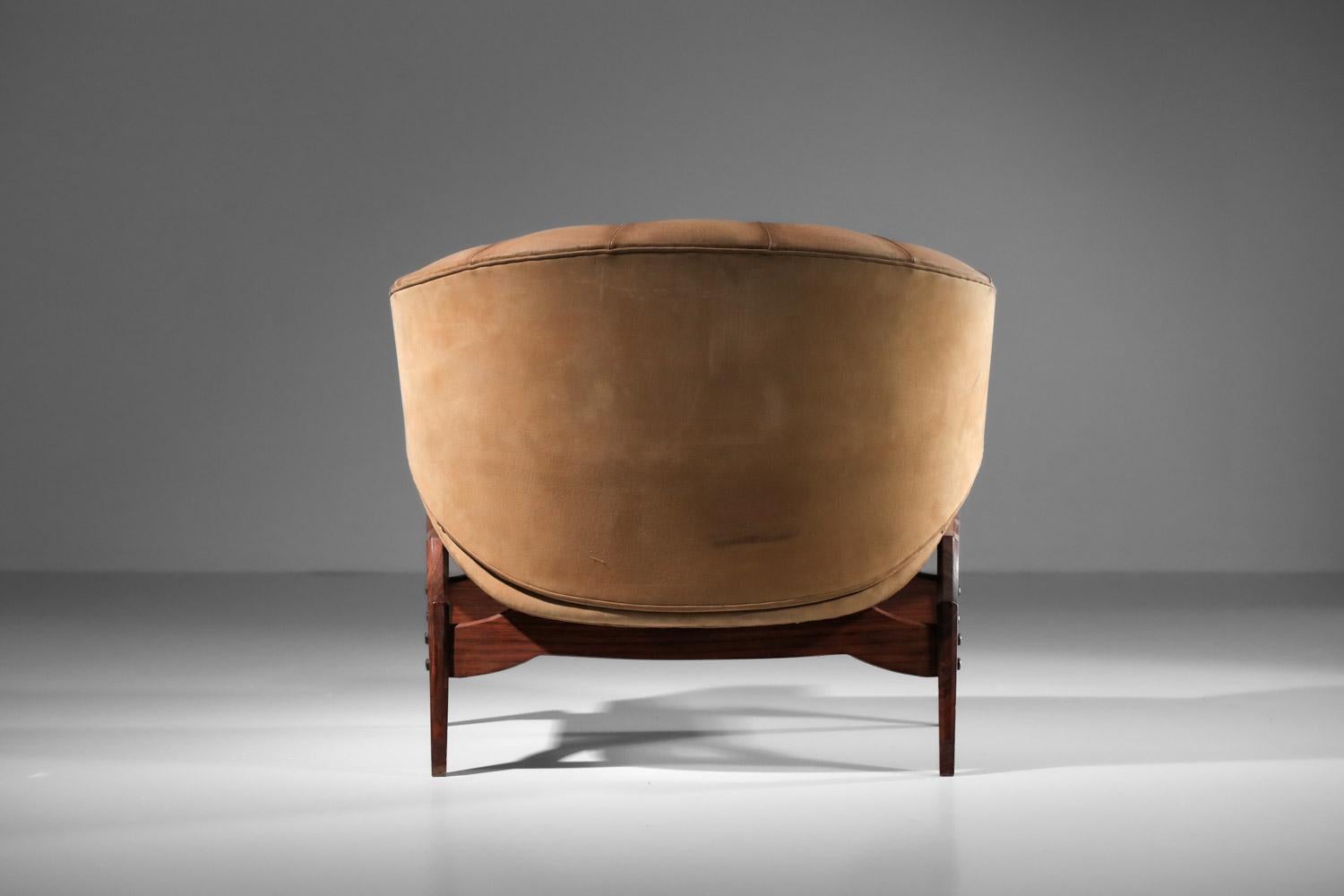 Paire de fauteuils italiens attribués à Ico Parisi en cuir et bois massif en vente 12