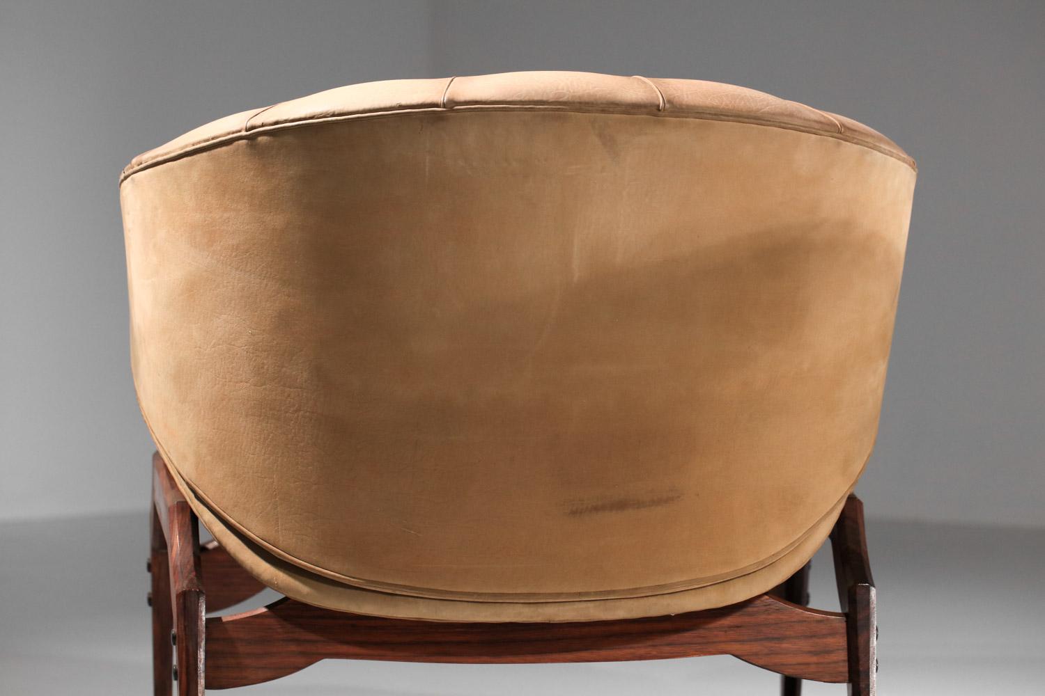 Paire de fauteuils italiens attribués à Ico Parisi en cuir et bois massif en vente 13
