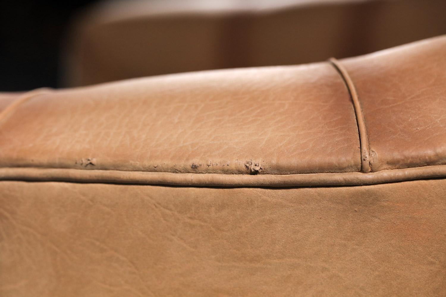 Milieu du XXe siècle Paire de fauteuils italiens attribués à Ico Parisi en cuir et bois massif en vente