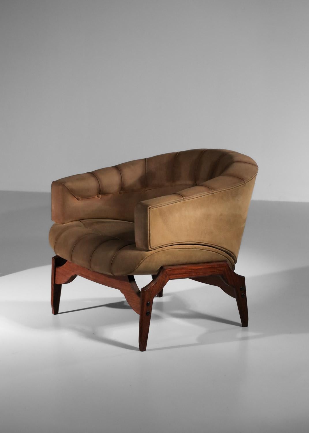 Paire de fauteuils italiens attribués à Ico Parisi en cuir et bois massif en vente 1