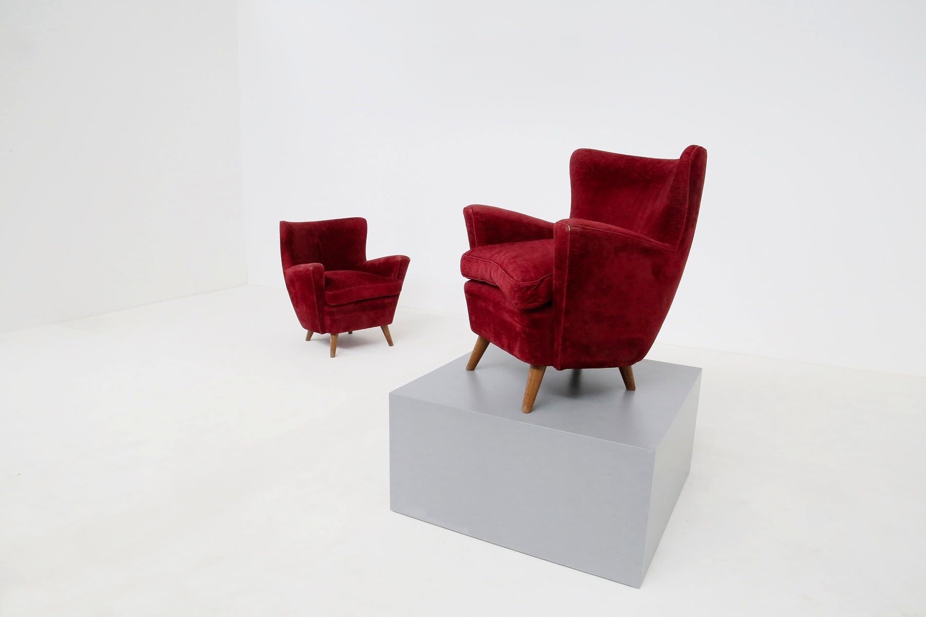 Mid-20th Century Pair of Italian Armchairs Attributed to Melchiorre Bega in Bordeaux Velvet, 1950