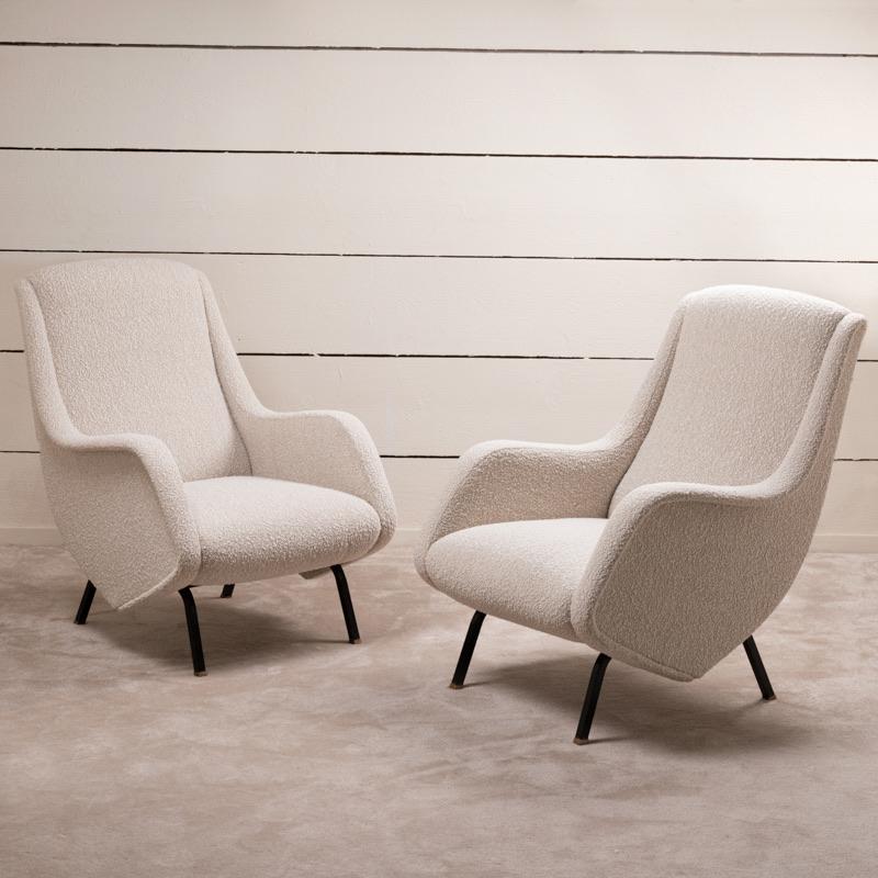 Paire de fauteuils italiens de 1950 entièrement restaurés avec une finition et un tissu haut de gamme.
Conception par Aldo Morbelli pour ISA Bergamo.

Largeur 70 cm - 27,56 po
Profondeur 75 cm - 29,53 po
Hauteur 90 cm - 35,43 po