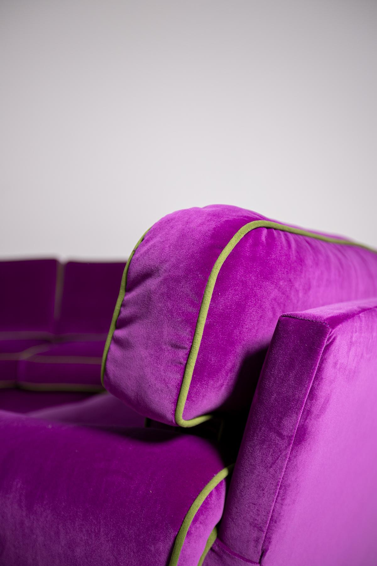 Pair of 1950s armchairs Attr. Pierluigi Colli Model Claudia. The armchairs have been upholstered in an elegant and sophisticated purple velvet. . A green velvet piping has been inserted to define and strengthen its line.
Note the bright green velvet