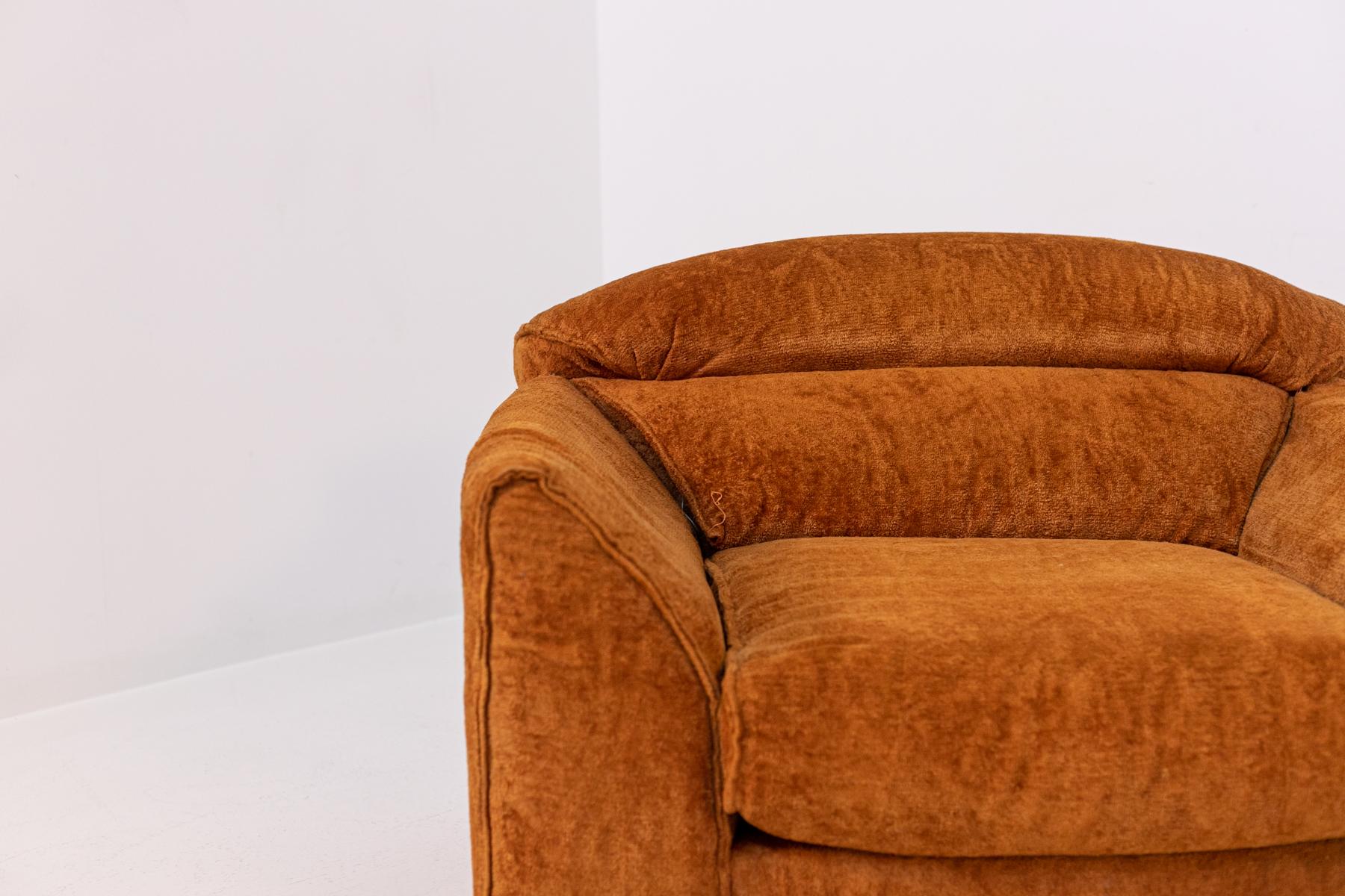 Late 20th Century Pair of Italian Armchairs by D'urbino, De Pas and Lomazzi in Orange Velvet