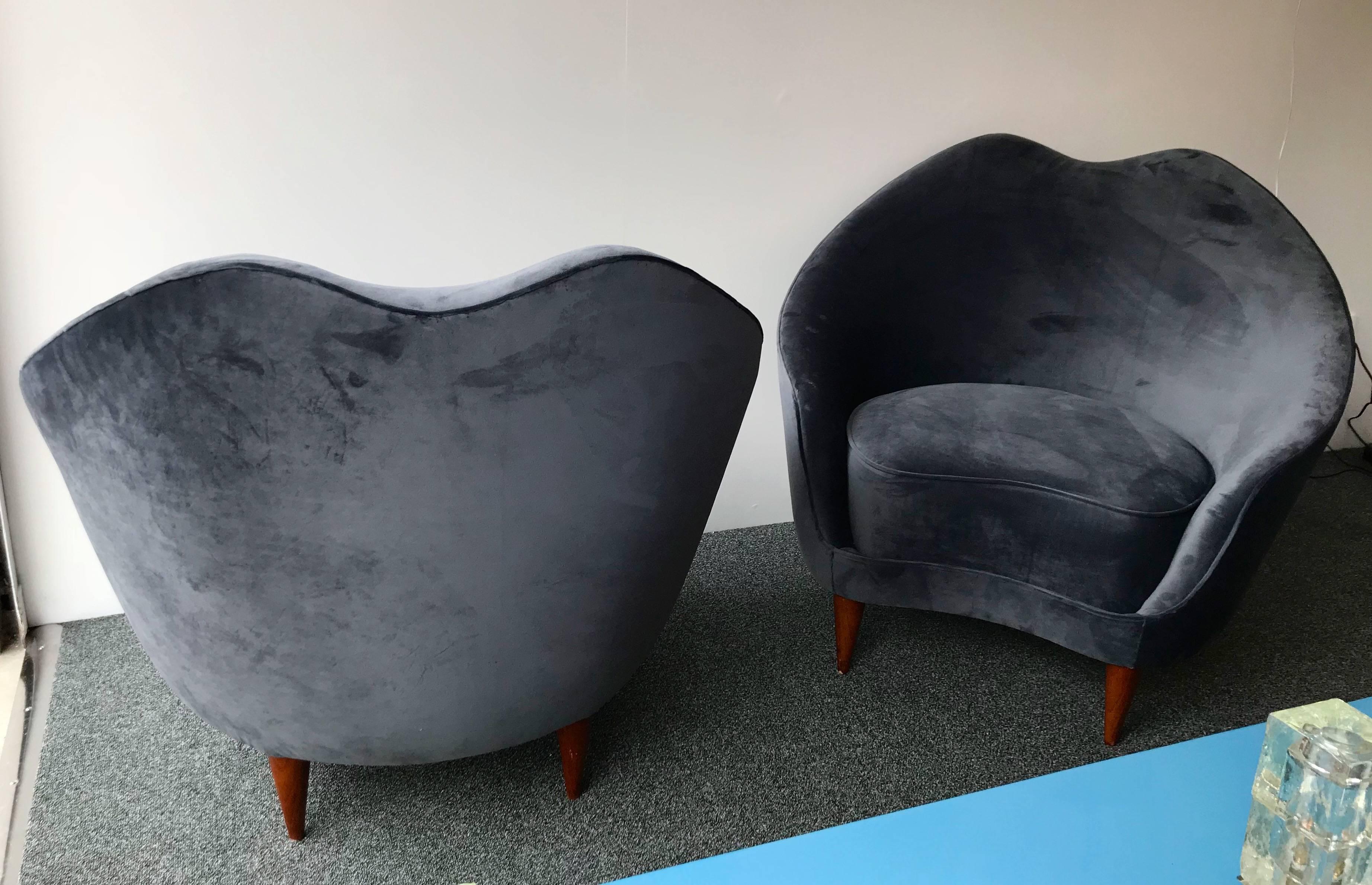 Pair of armchairs or lounge chairs by the designer Federico Munari, fully upholstered armchairs with a nice bleu grey velvet fabric. Famous design like Gio Ponti, Gianfranco Frattini, Cassina, Osvaldo Borsani, Joe Colombo, Vico Magistretti, Ico