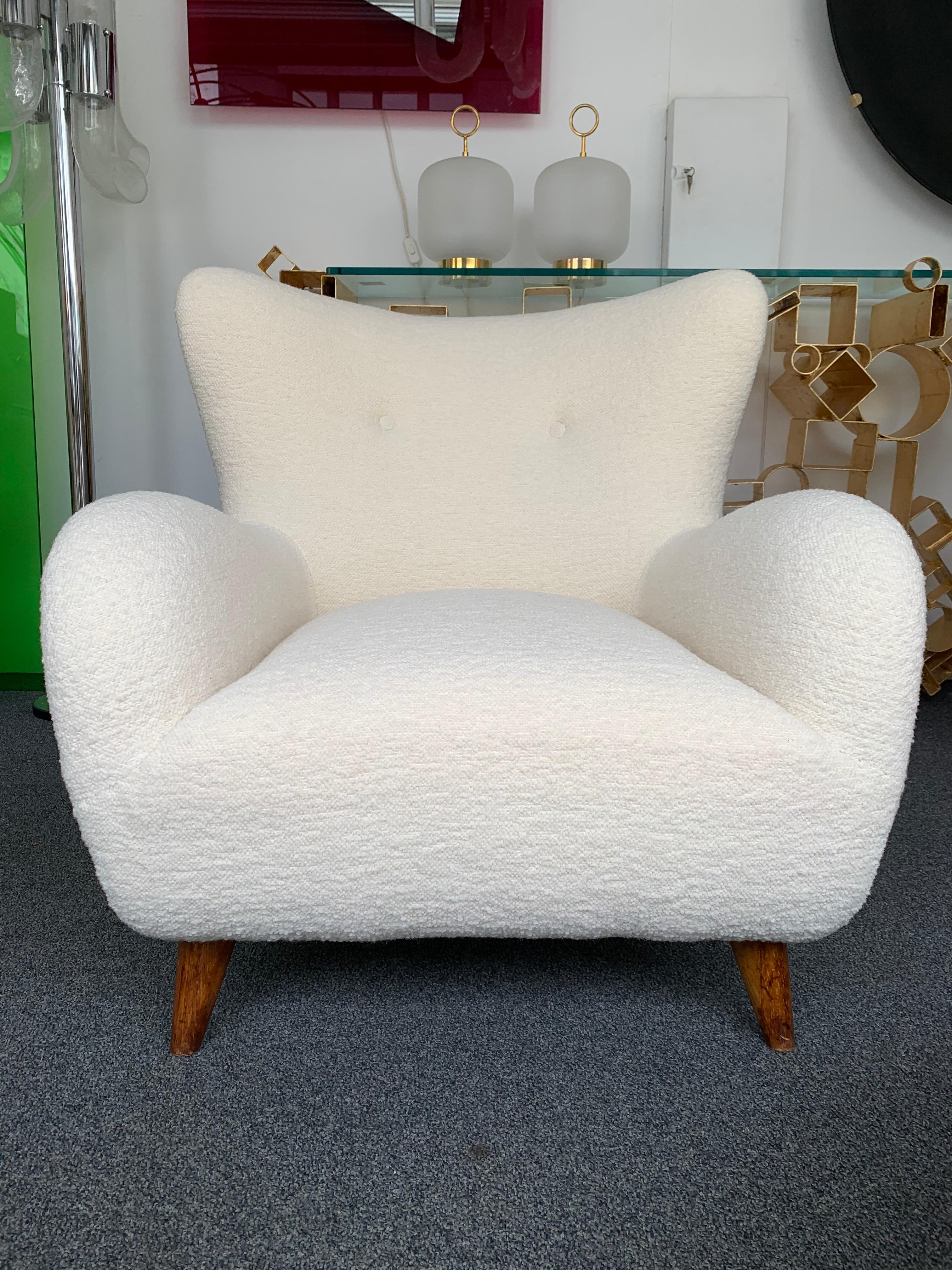 Smooth form pair of Italian armchairs by Melchiorre Bega. Fully upholstered. New upholstery. Famous design like Flemming Lassen Danish design, Gio Ponti, Jean Royère, Gianfranco Frattini, Cassina, Osvaldo Borsani, Joe Colombo, Vico Magistretti, Ico