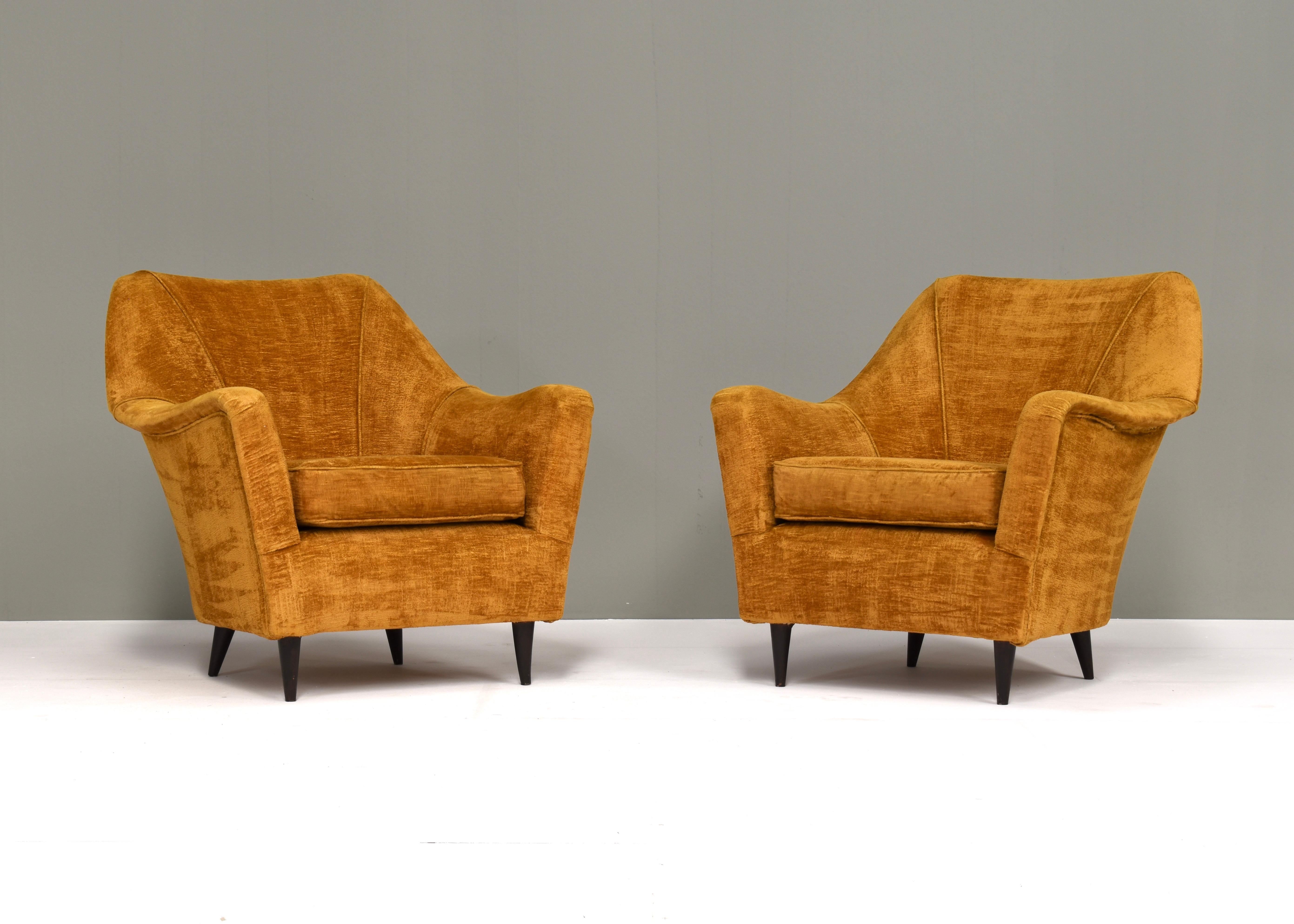 Mid-Century Modern Pair of Italian Armchairs by or in the Style of Ico Parisi, Italy, circa 950 For Sale
