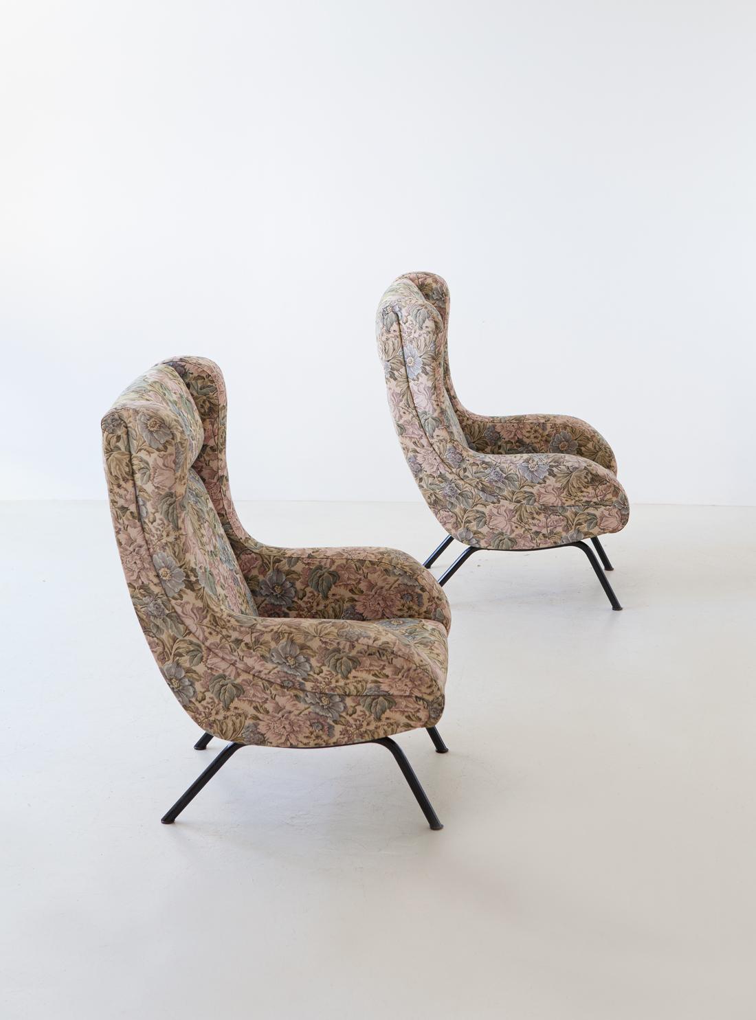 Pair of Italian Armchairs In Fair Condition In Rome, IT