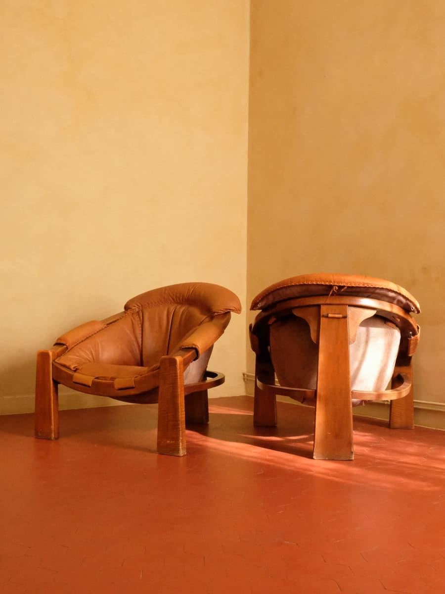 Modern Pair of Italian armchairs in camel leather by Luciano Frigerio, 1970s