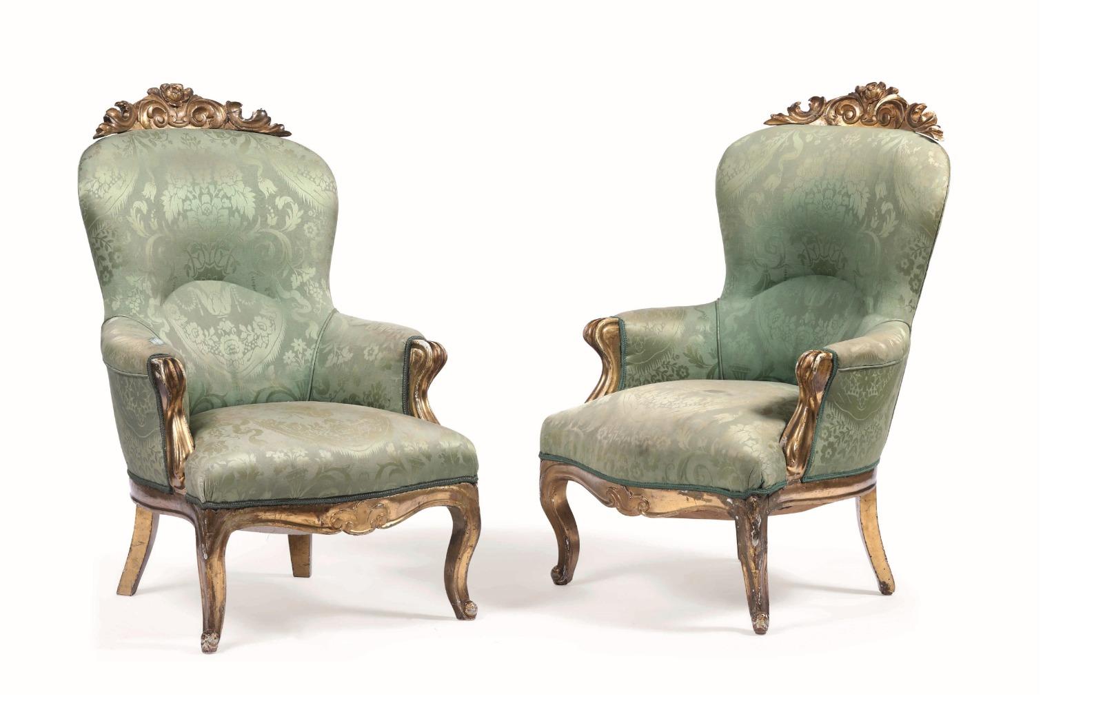 Fait main Paire de fauteuils italiens en bois sculpté et doré du 19ème siècle en vente