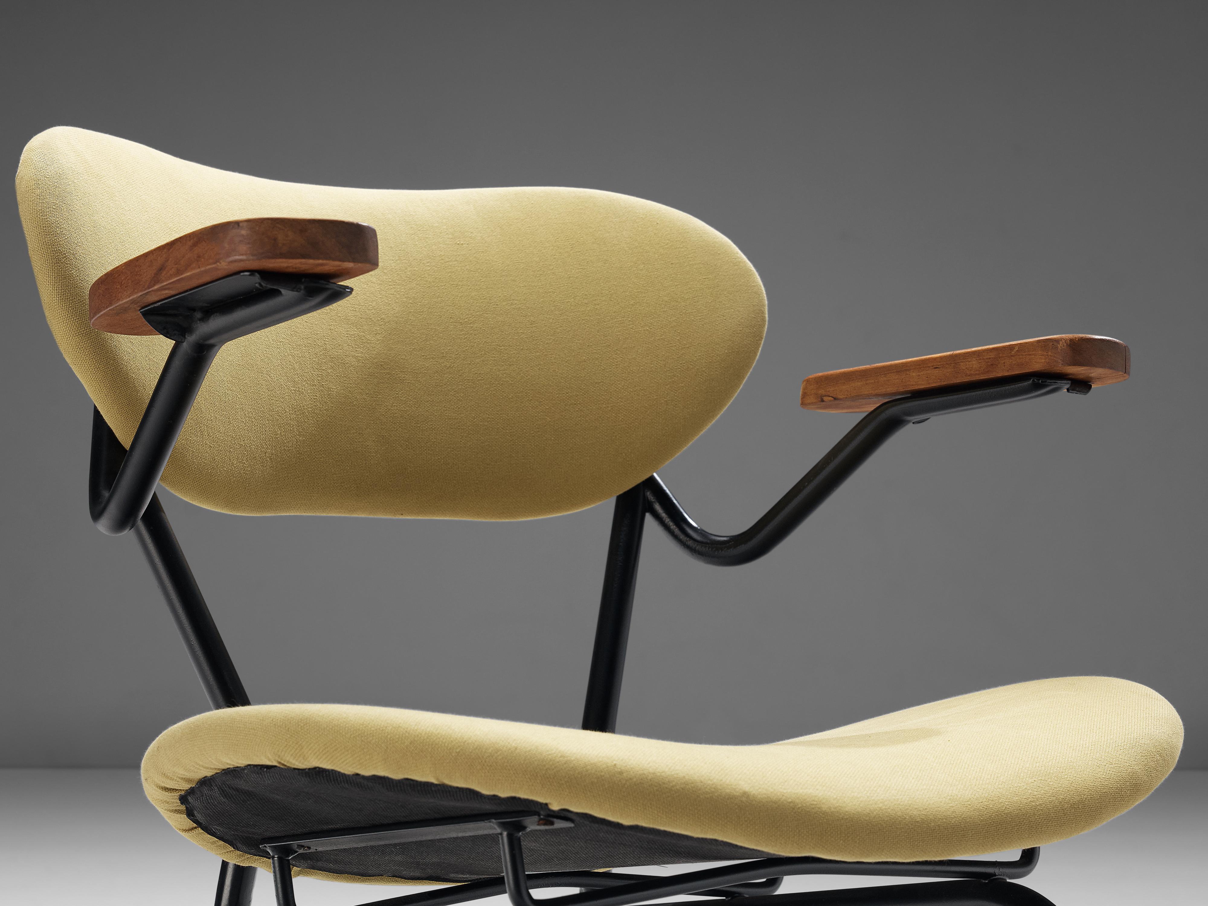 Milieu du XXe siècle Paire de fauteuils italiens en métal et tapisserie vert olive en vente