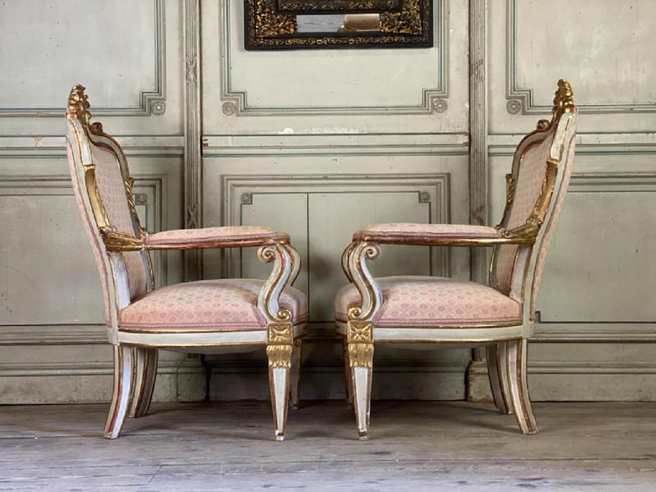 Pair of Italian Armchairs in Sculpted Giltwood For Sale 6