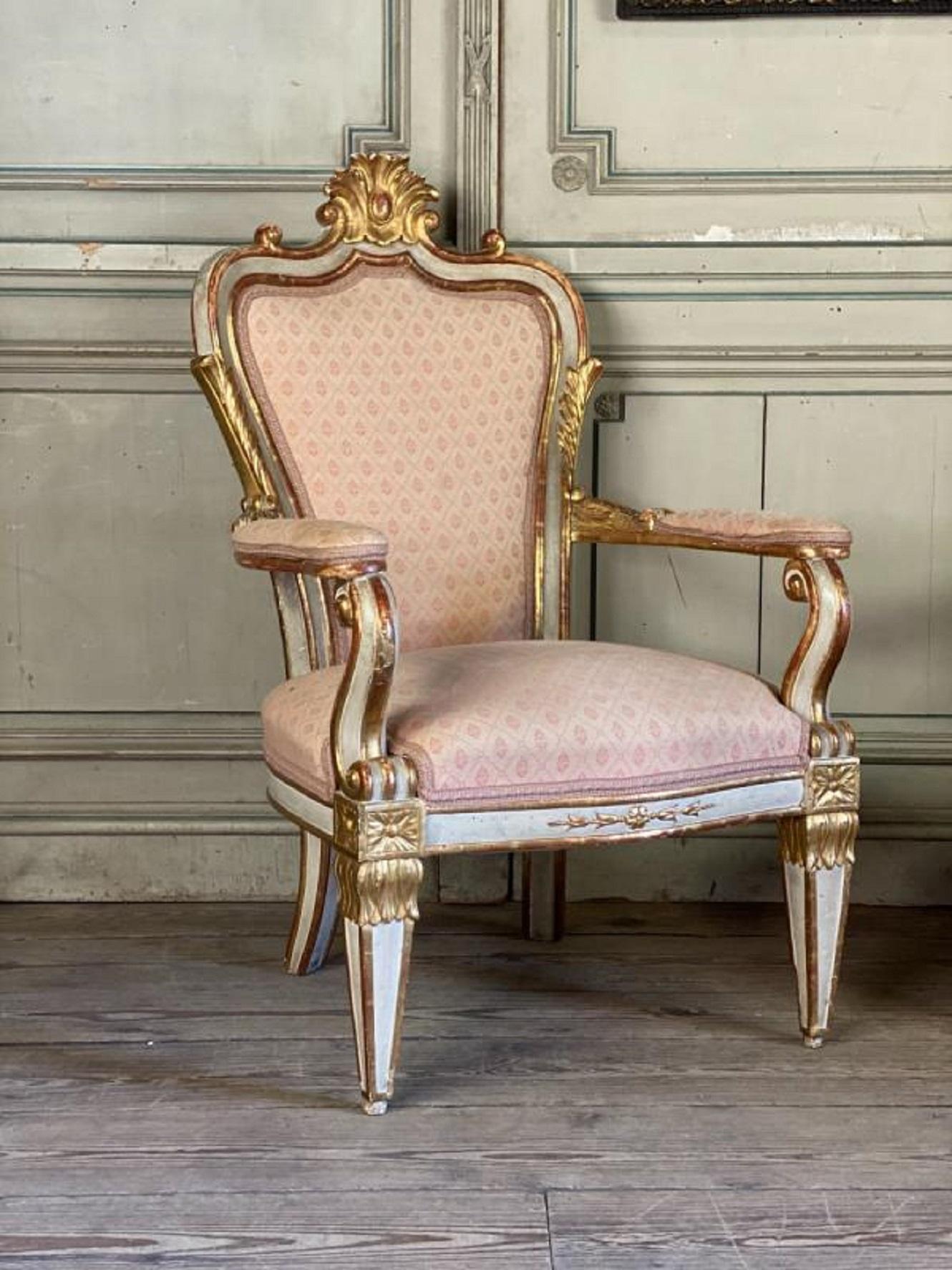 Pair of Italian Armchairs in Sculpted Giltwood For Sale 7