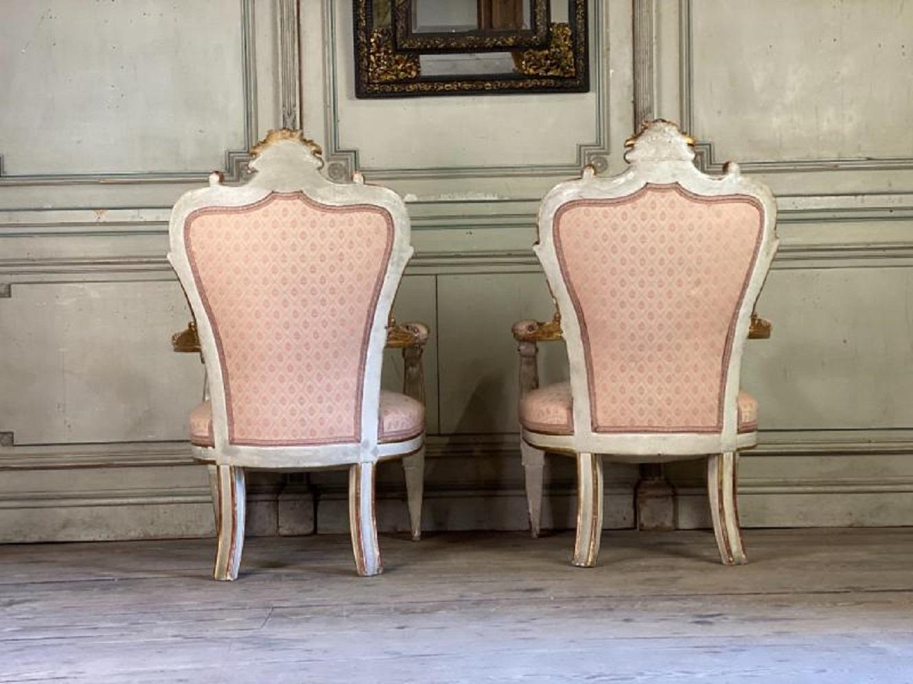 19th Century Pair of Italian Armchairs in Sculpted Giltwood For Sale