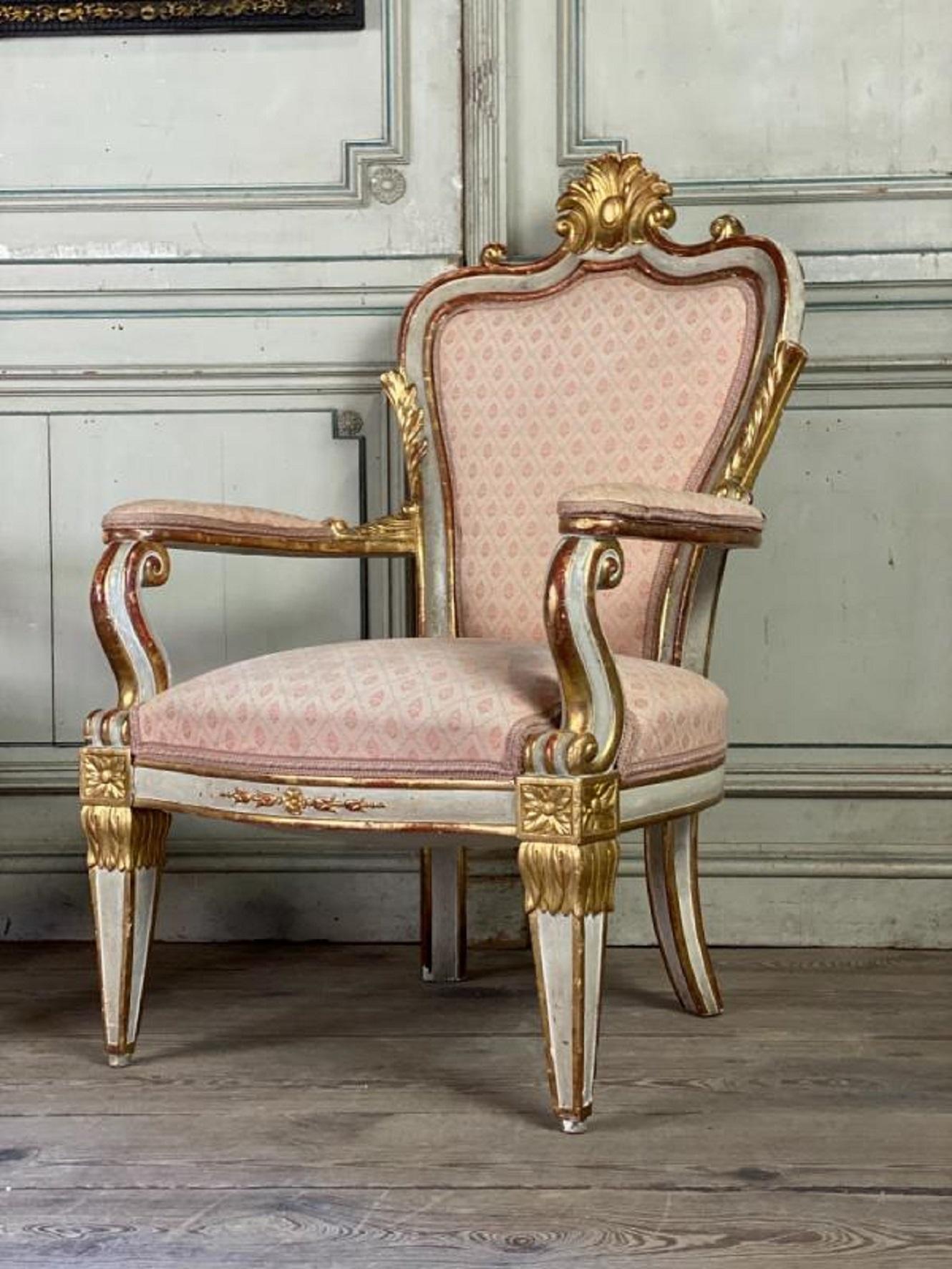 Pair of Italian Armchairs in Sculpted Giltwood For Sale 2