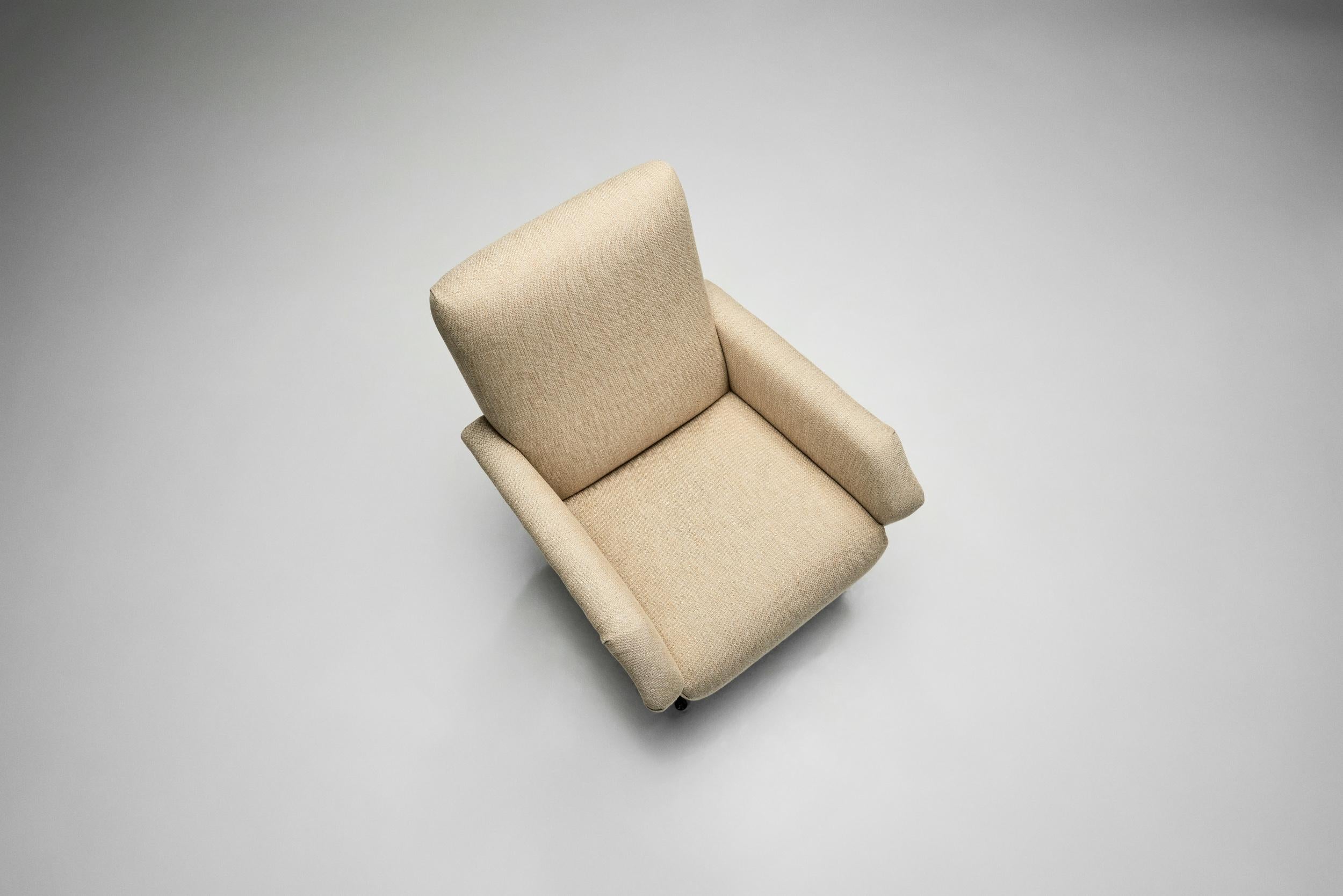 Pair of Italian Armchairs in the manner of Marco Zanuso, Italy 1960s For Sale 1