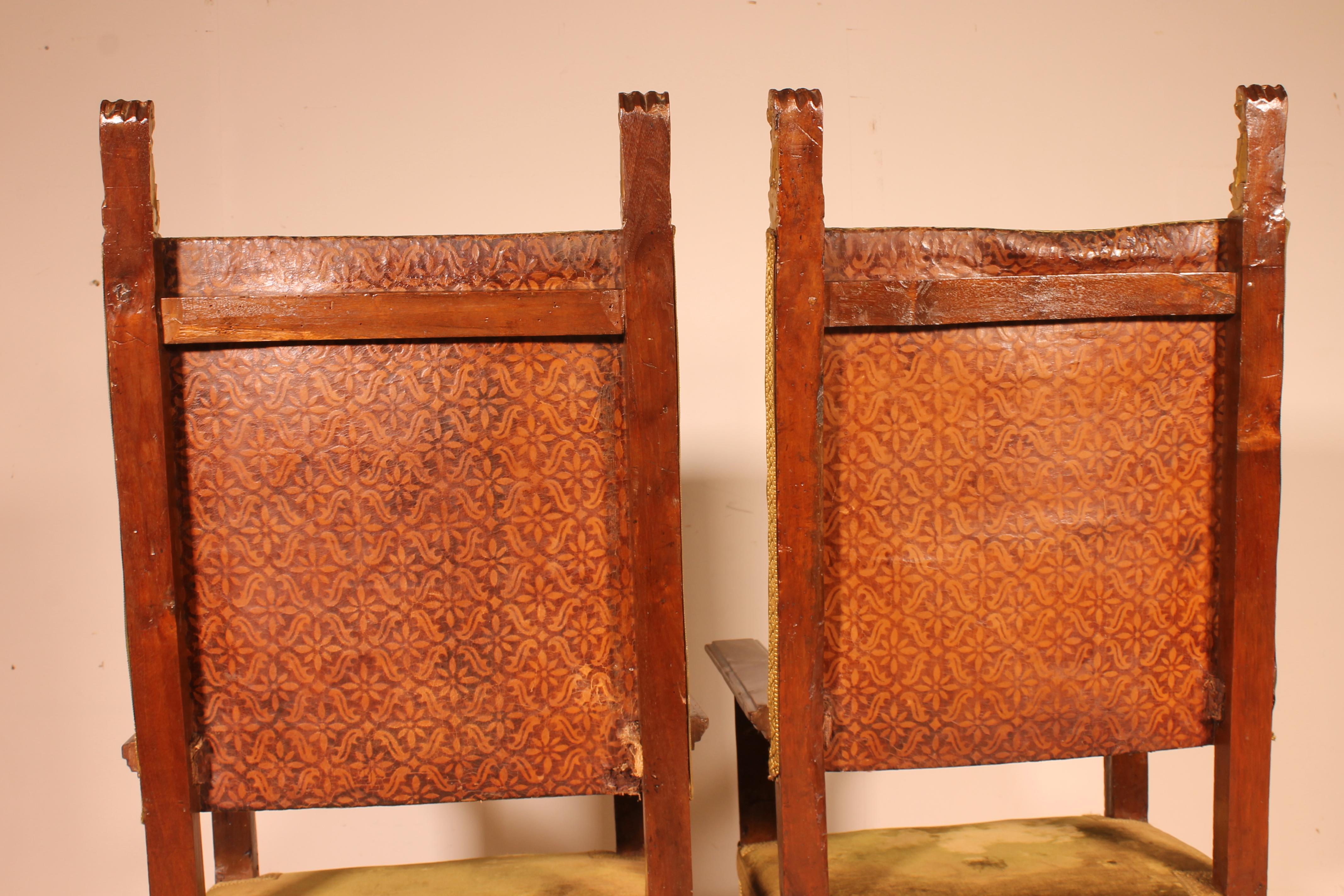 Pair of Italian Armchairs in Walnut circa 1600-Renaissance Period For Sale 2