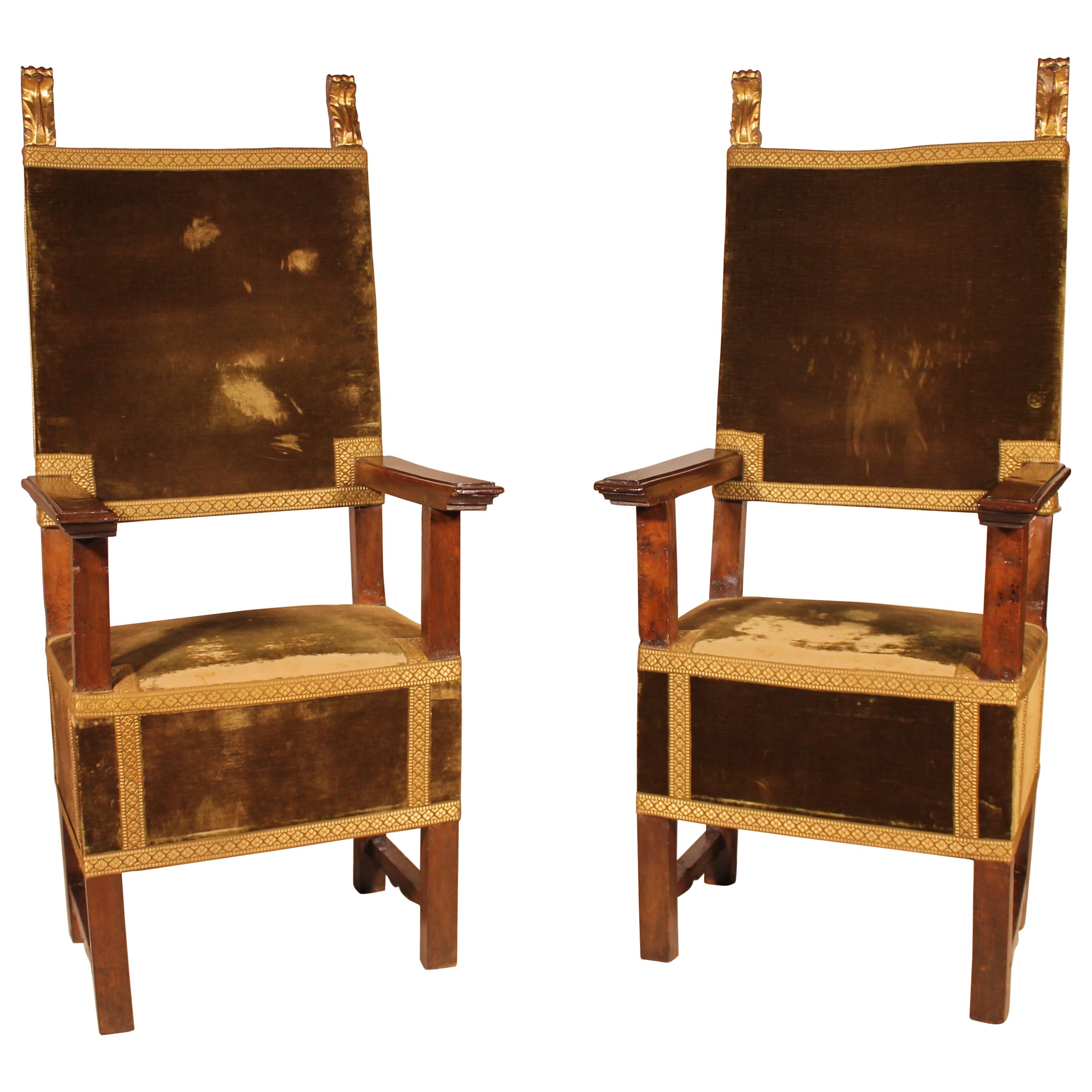 Pair of Italian Armchairs in Walnut circa 1600-Renaissance Period For Sale
