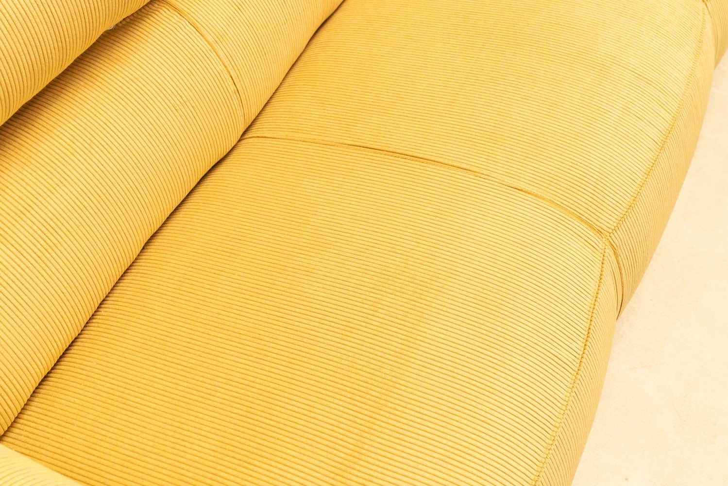Pair of italian armchairs in yellow velvet, 1970s For Sale 5