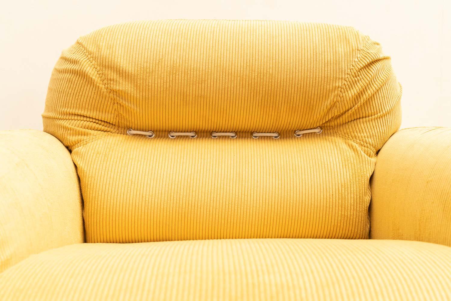 Pair of italian armchairs in yellow velvet, 1970s For Sale 8