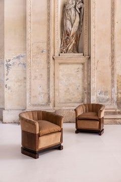 Par de sillones italianos, Italia, alrededor de la década de 1930.