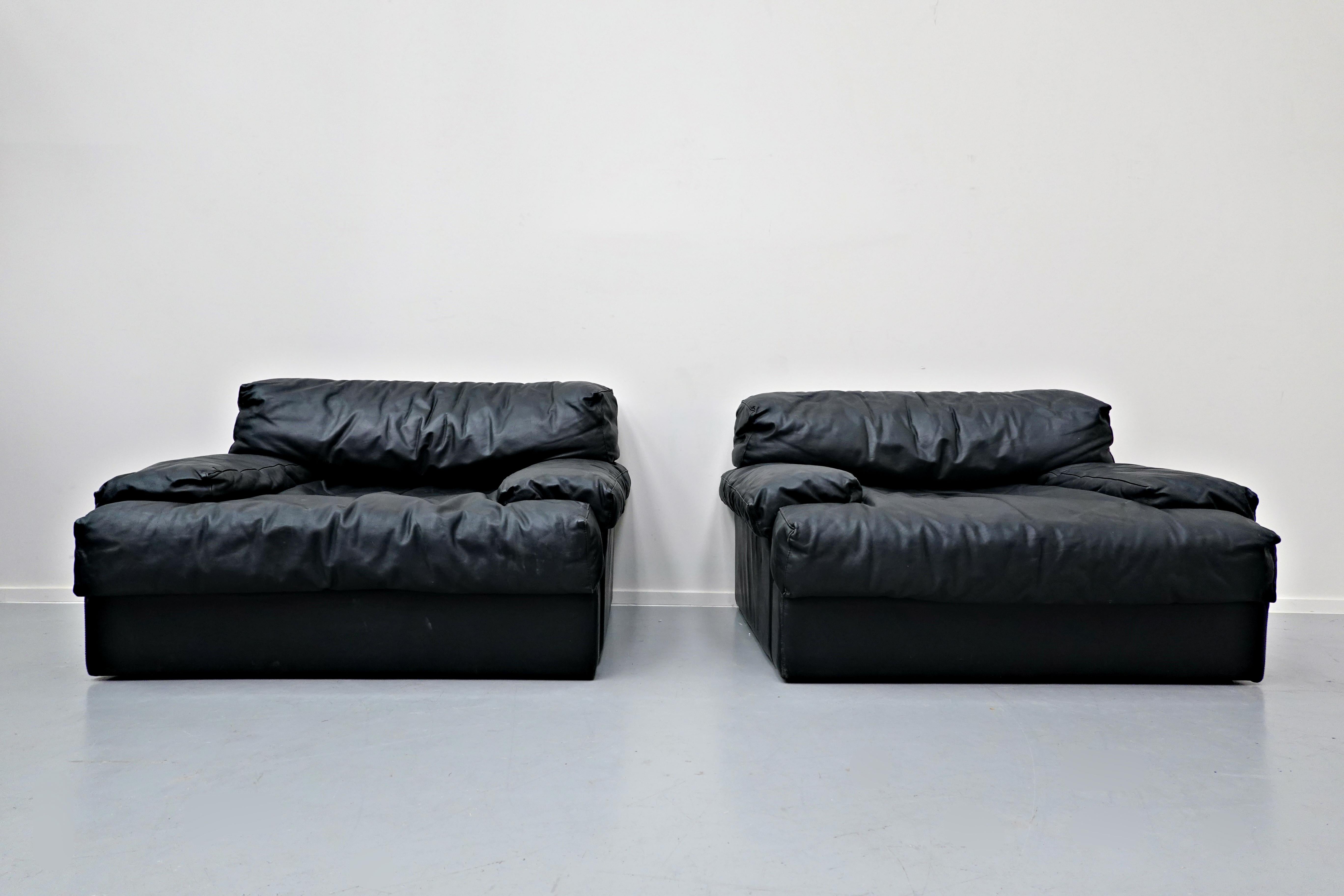 Late 20th Century Pair of Italian Mid-Century Modern Armchairs, Black Leather, 1960s