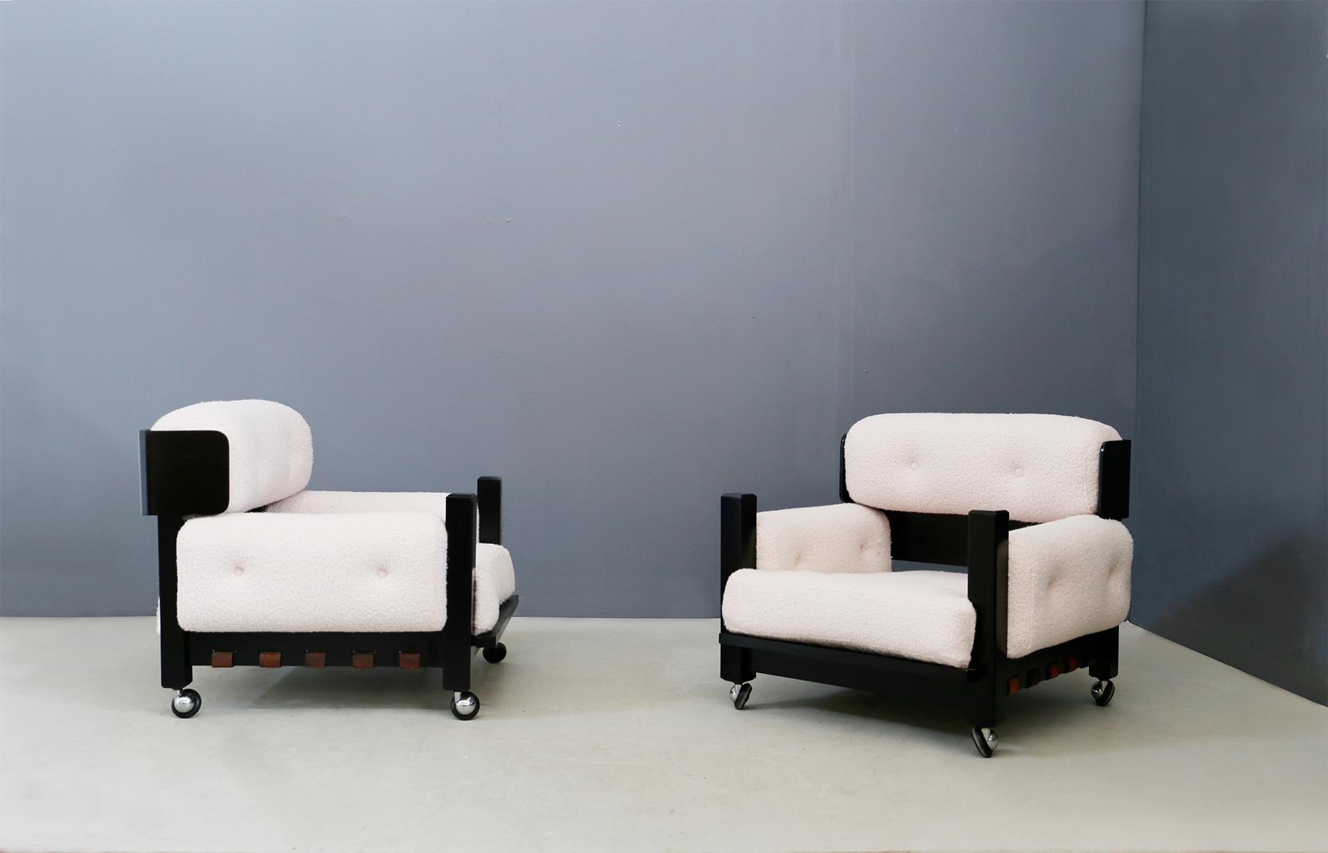 Mid-Century Modern Pair of Italian Armchairs in Bouclé Fabric White and Black Wood, 1960s