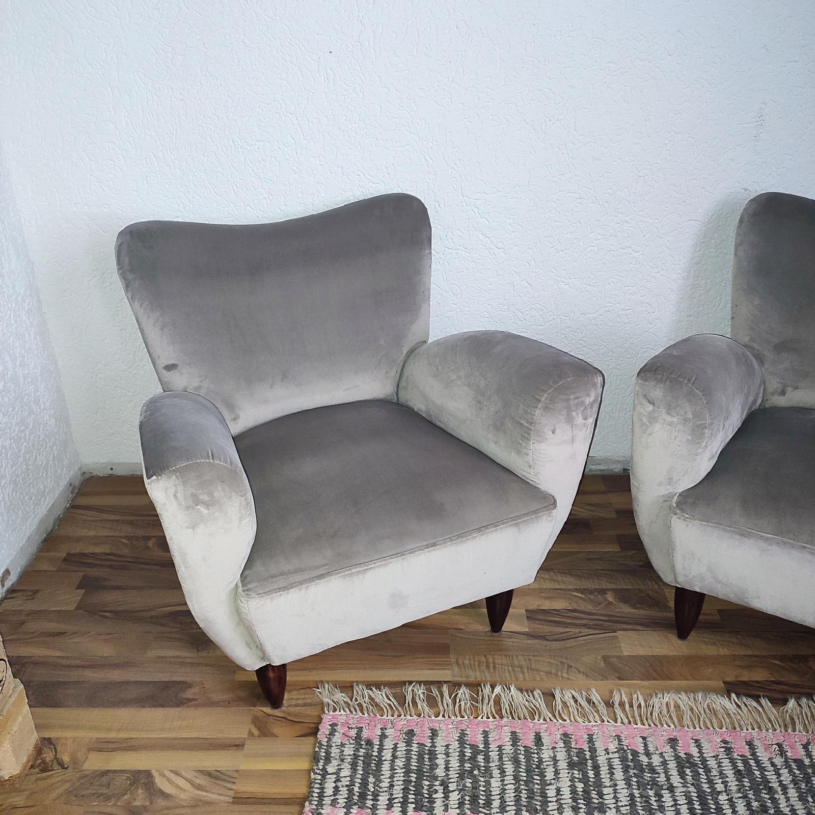 Paire de fauteuils italiens retapissés en velours luxueux Excellent état - En vente à Bochum, NRW