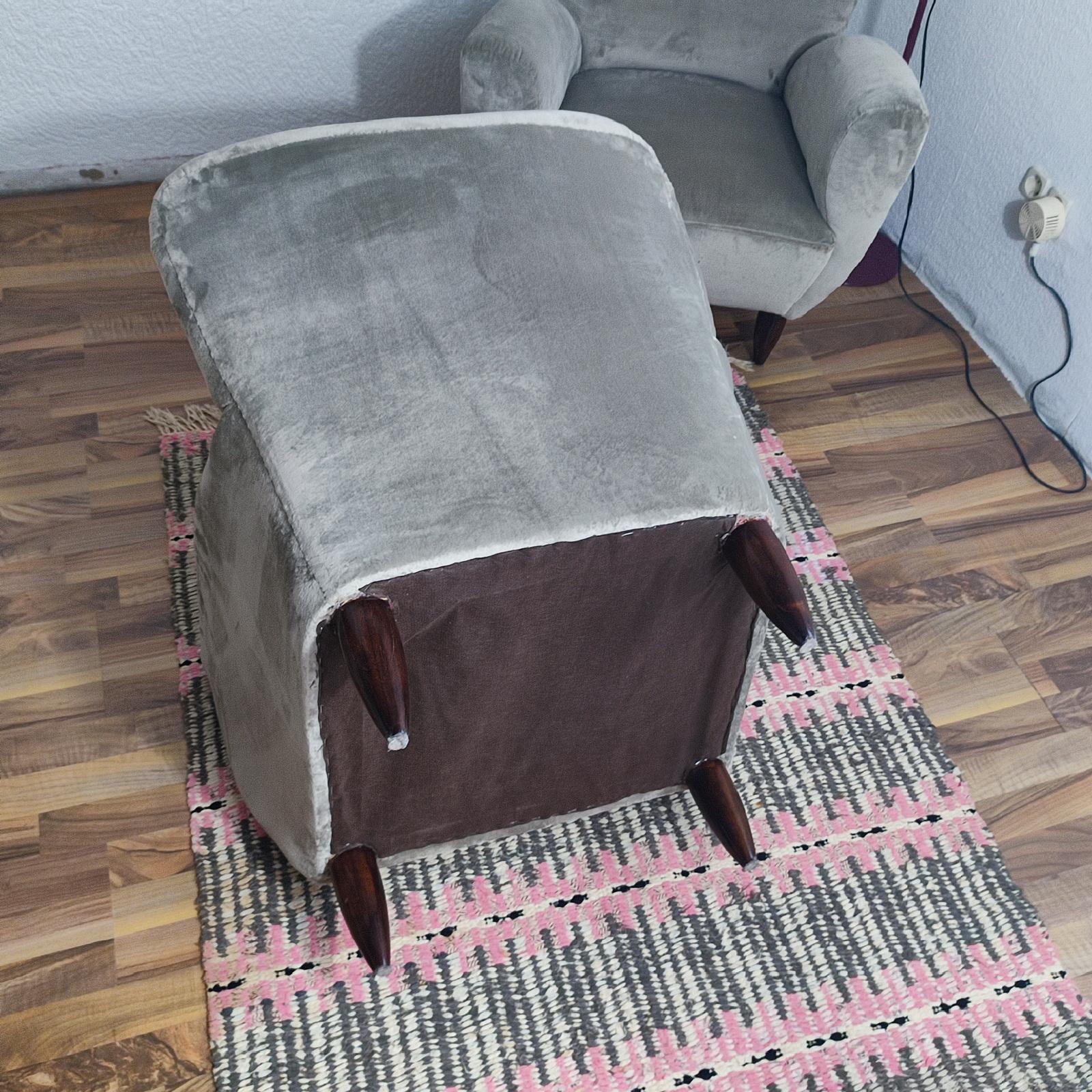 Paire de fauteuils italiens retapissés en velours luxueux en vente 1
