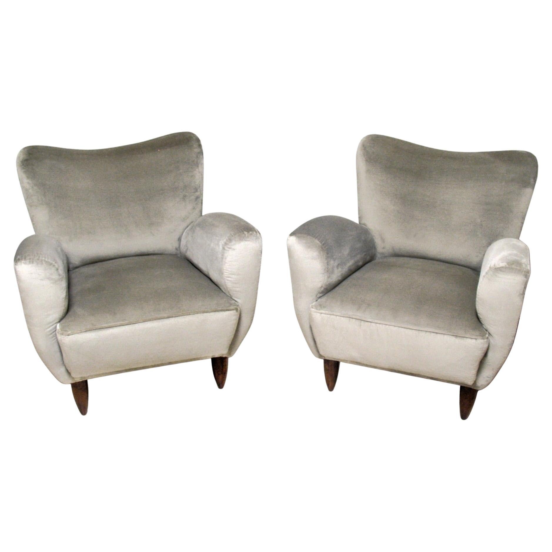 Pareja de sillones italianos retapizados en lujoso terciopelo