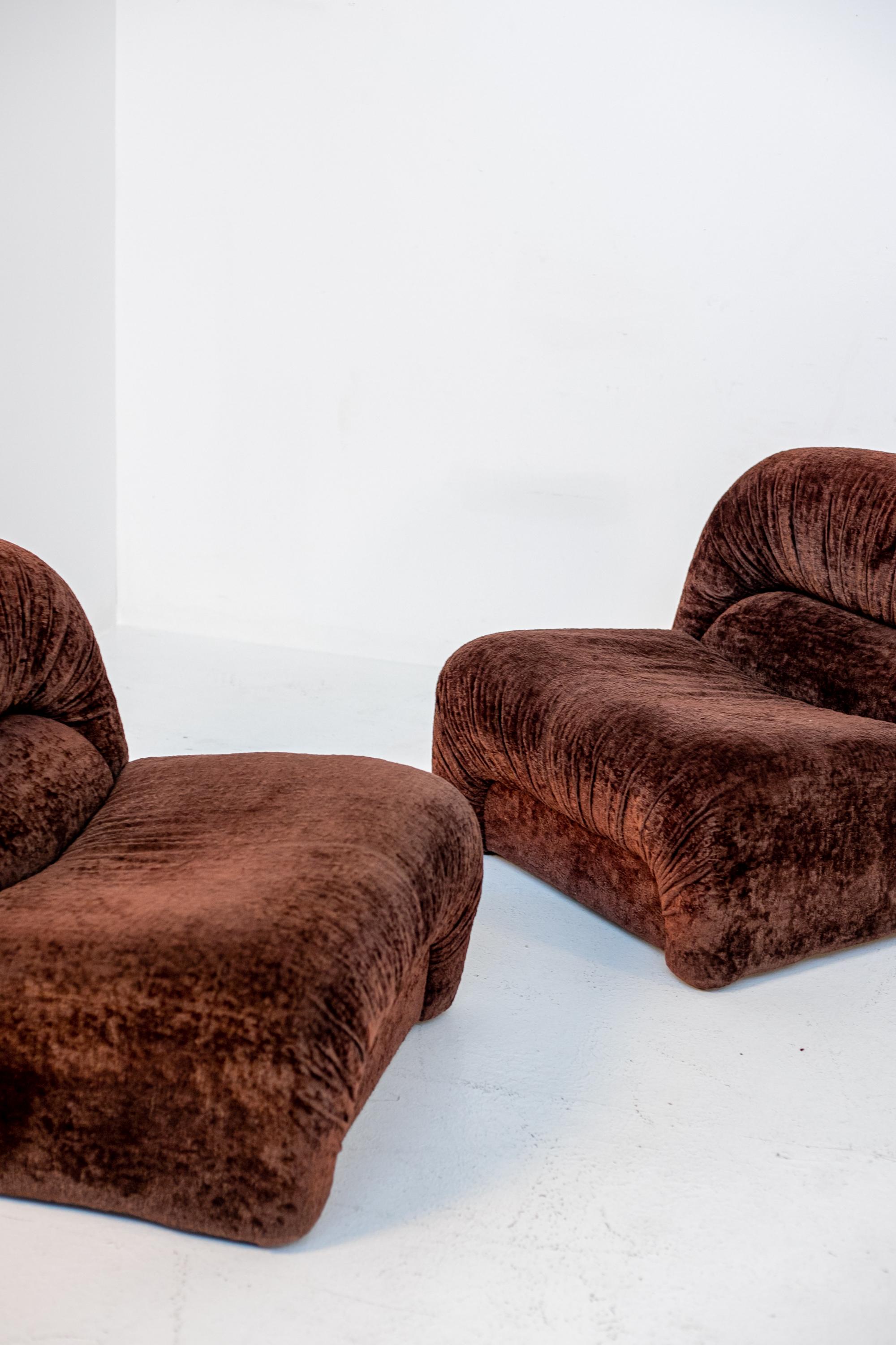 Pair of Italian Armchairs Space Age in Brown Alkantara In Good Condition In Milano, IT