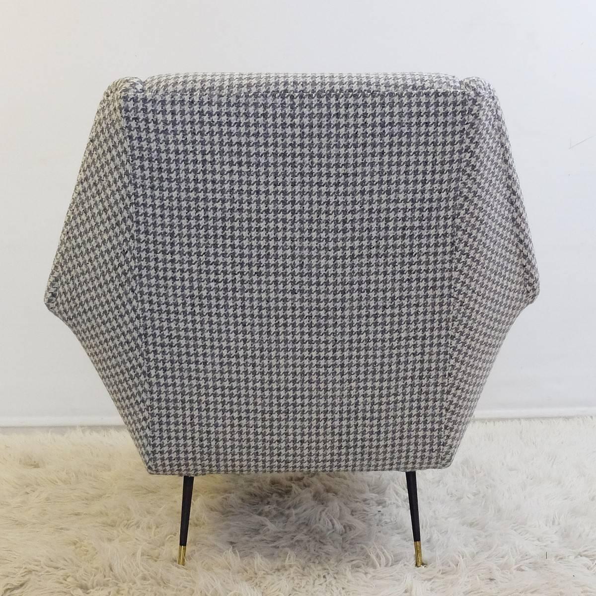 Pair of Italian Armchairs Upholstered in Wool Houndstooth In Good Condition In Brussels, BE