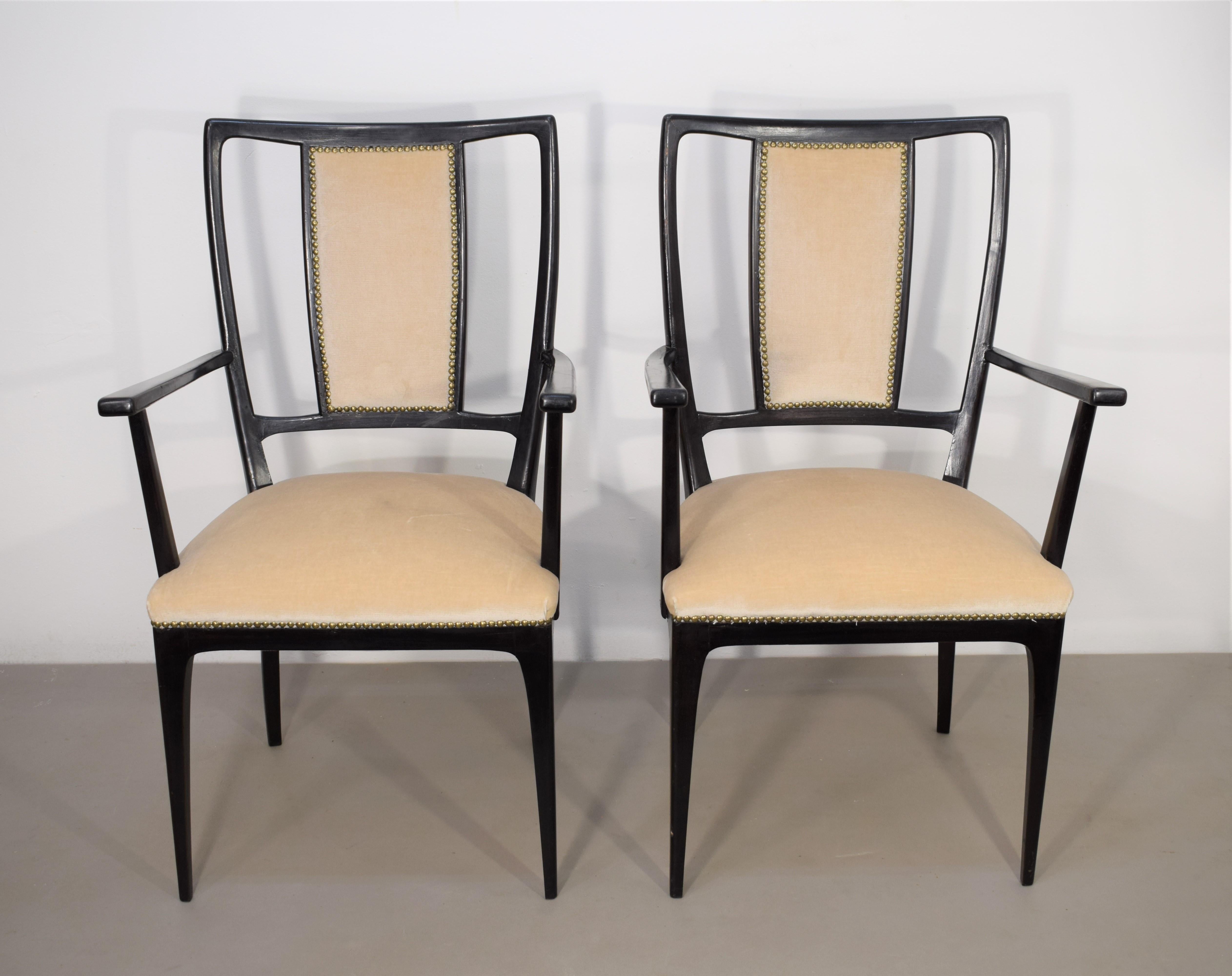 Pair of Italian armchairs, velvet and wood, 1940s.

Dimensions: H= 96 cm; W= 56 cm; D= 47 cm; H seat= 48 cm.