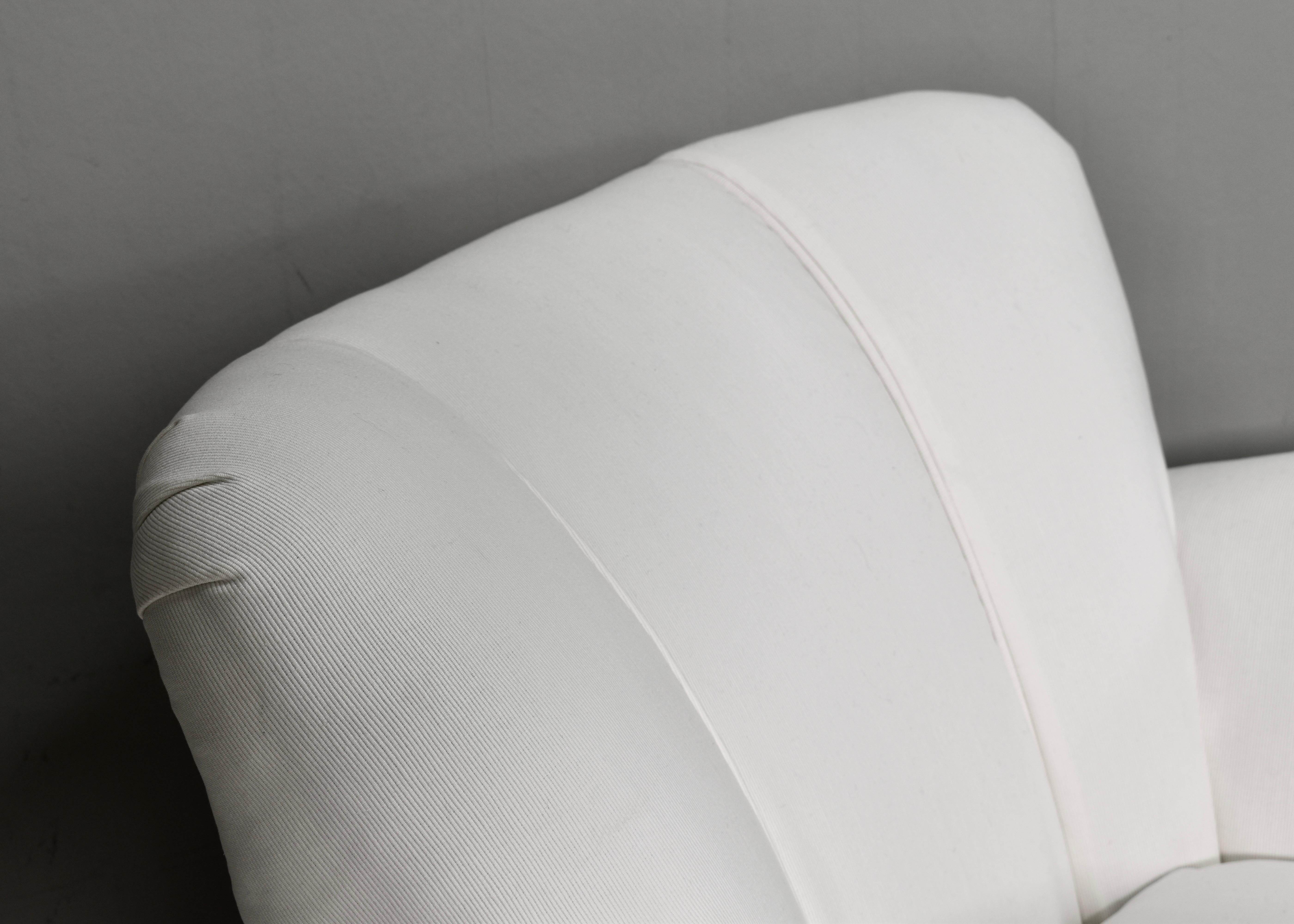 Coppia di poltrone italiane con pouf in tessuto bianco - Italia, anni '40 circa in vendita 6