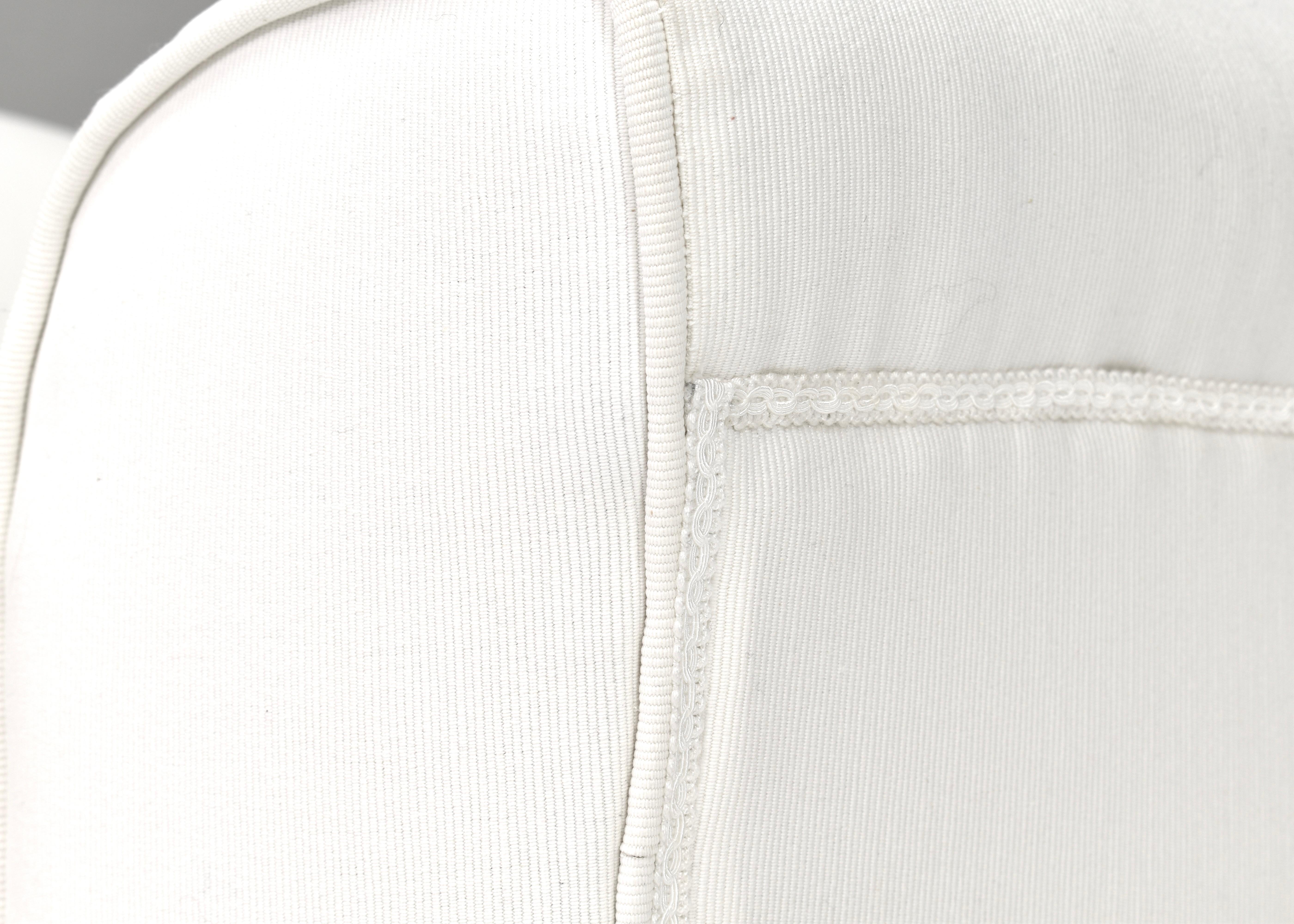 Coppia di poltrone italiane con pouf in tessuto bianco - Italia, anni '40 circa in vendita 9