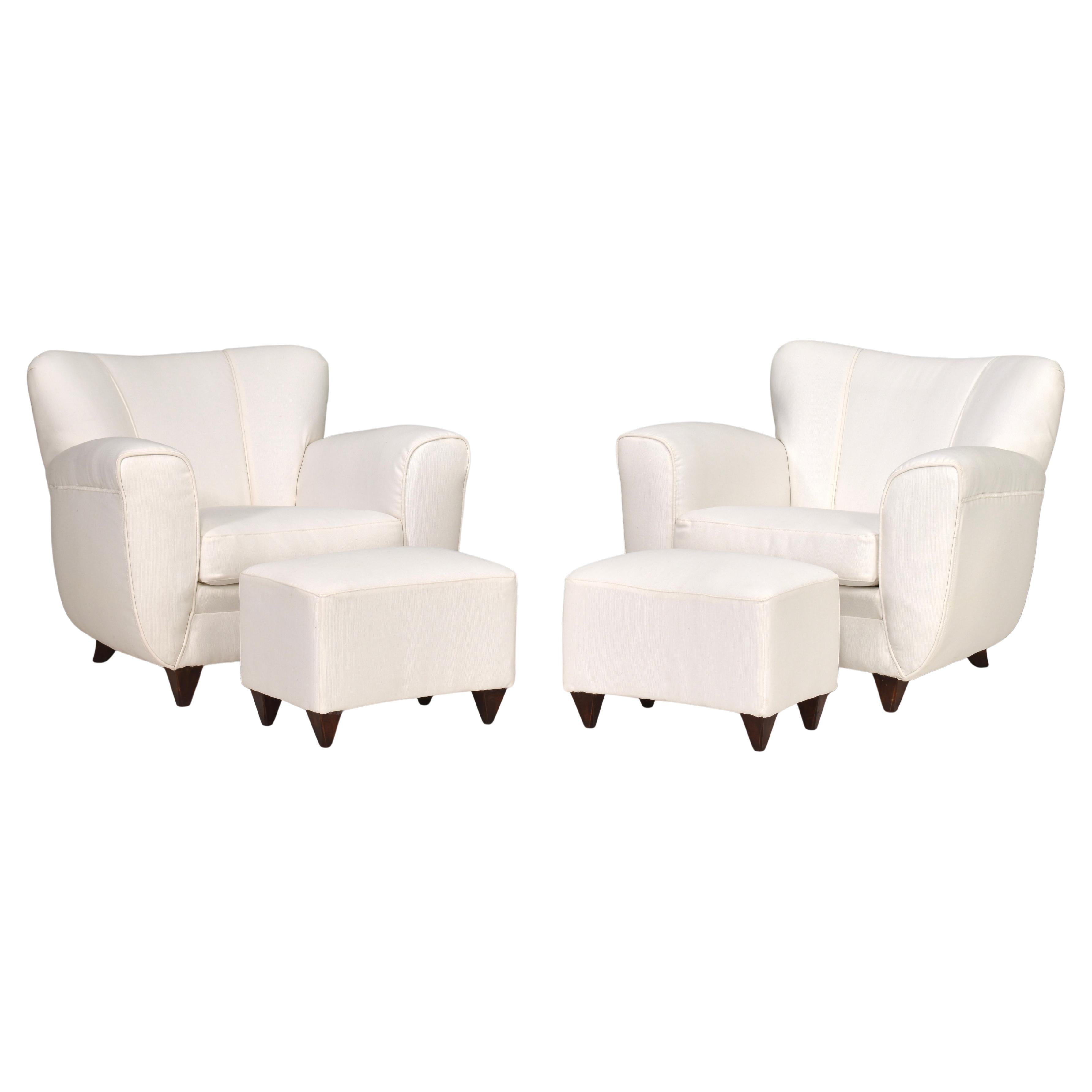 Pair of Italian Armchairs with poufs in white fabric – Italy, circa 1940s