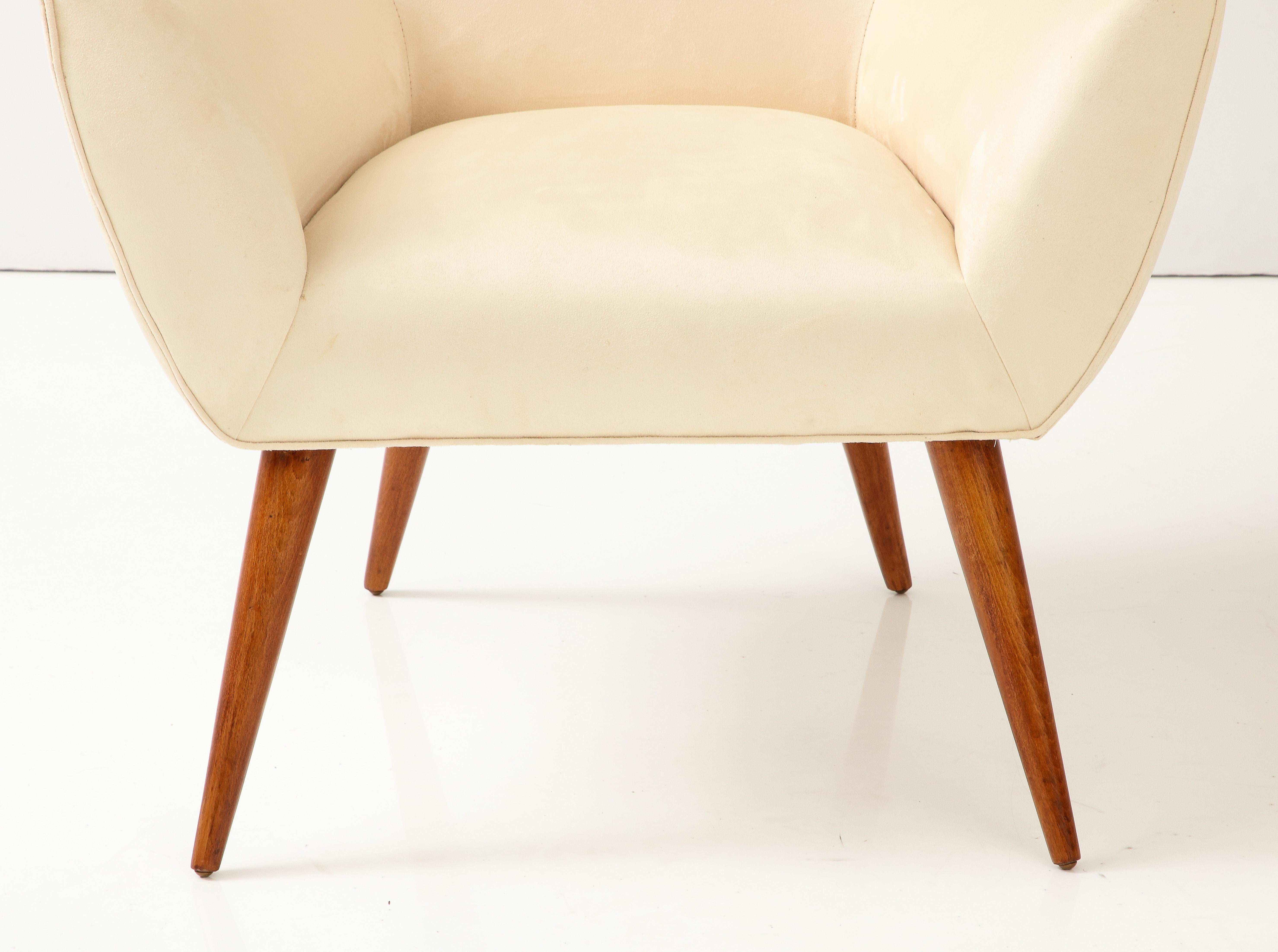 Italiano Coppia di poltrone italiane con gambe in Wood, Italia, circa 1940 in vendita