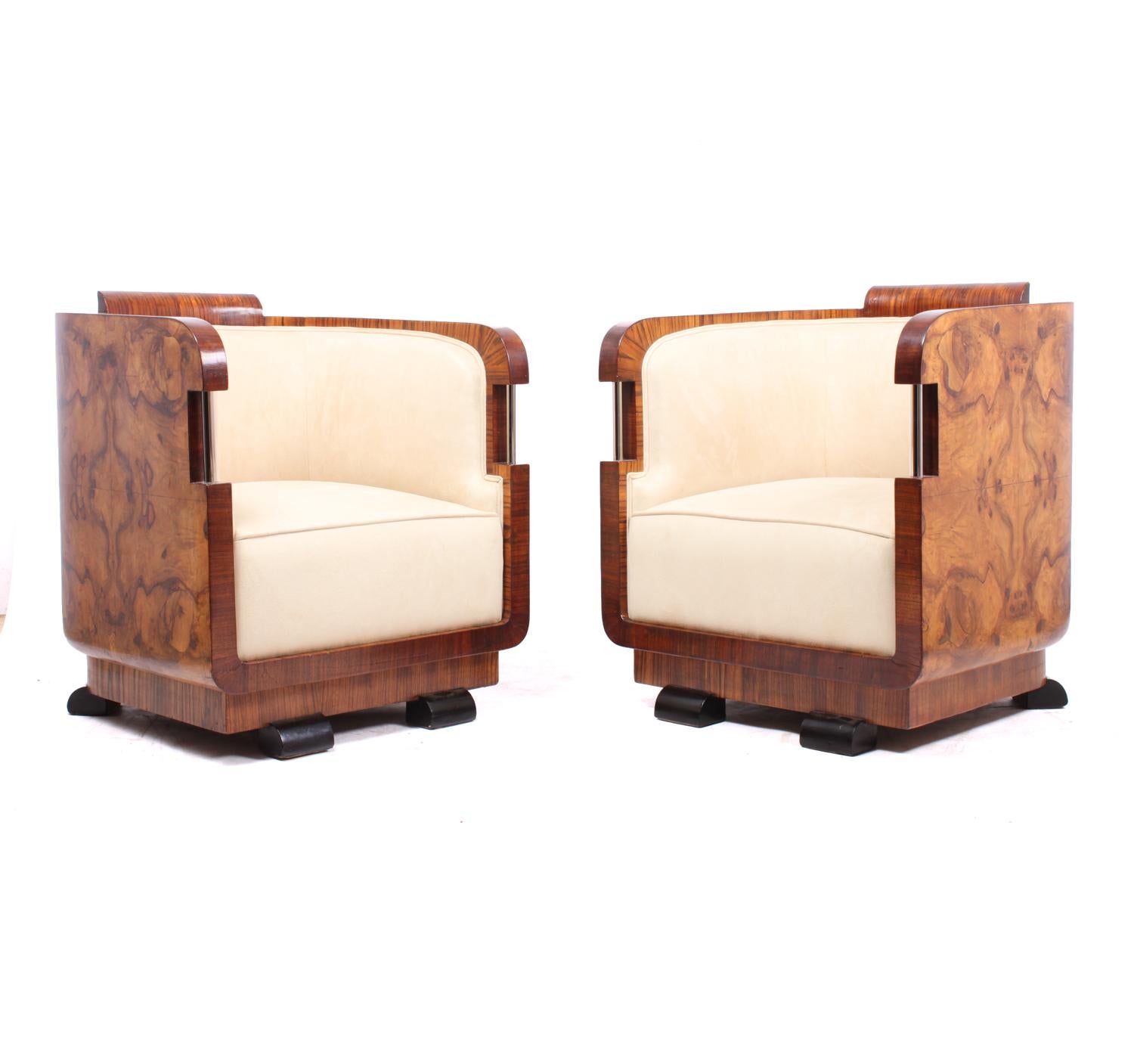 Pair of Italian Art Deco Armchairs and Stools (Art déco)