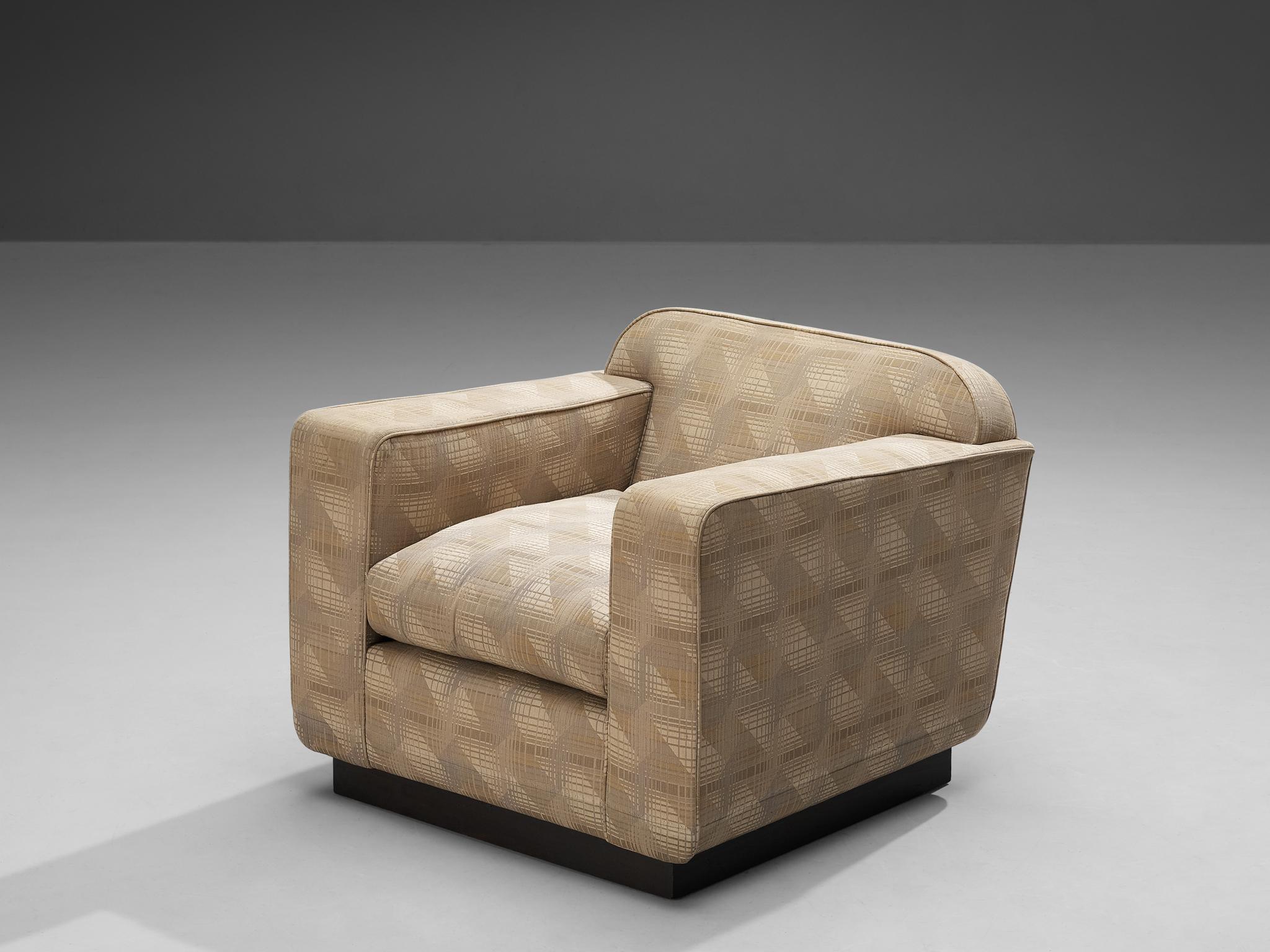 Italian Pair of Art Deco Armchairs in Beige Upholstery  In Good Condition For Sale In Waalwijk, NL