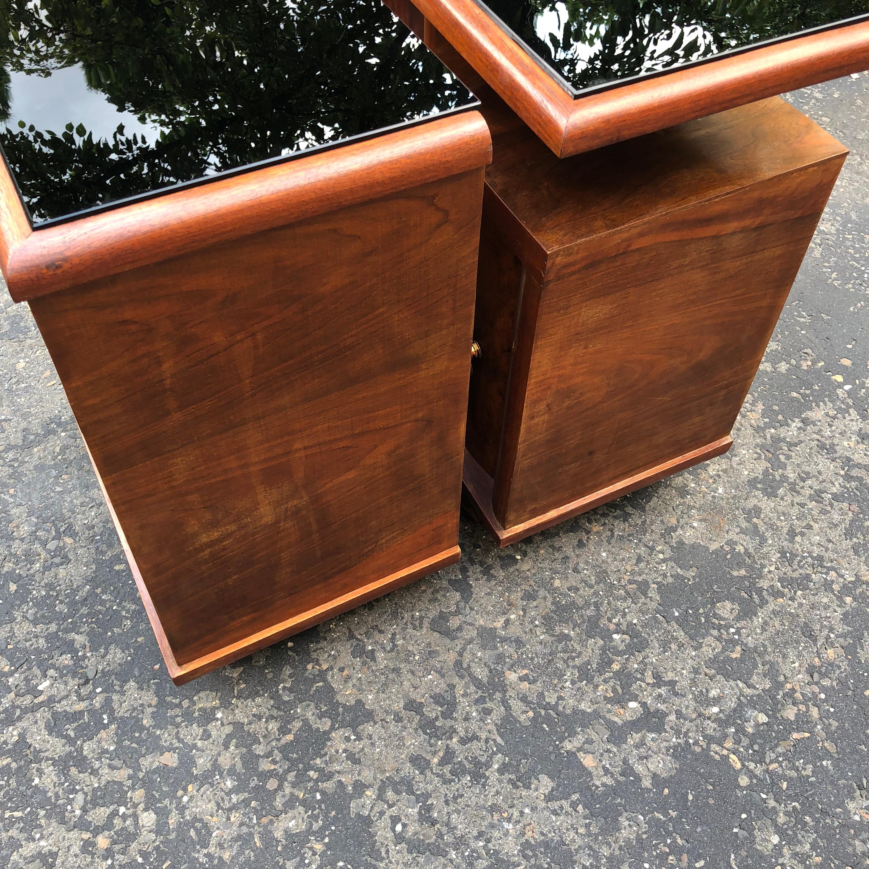 Pair Of Italian Art Deco Bed Side Tables Or End Tables For Sale 10