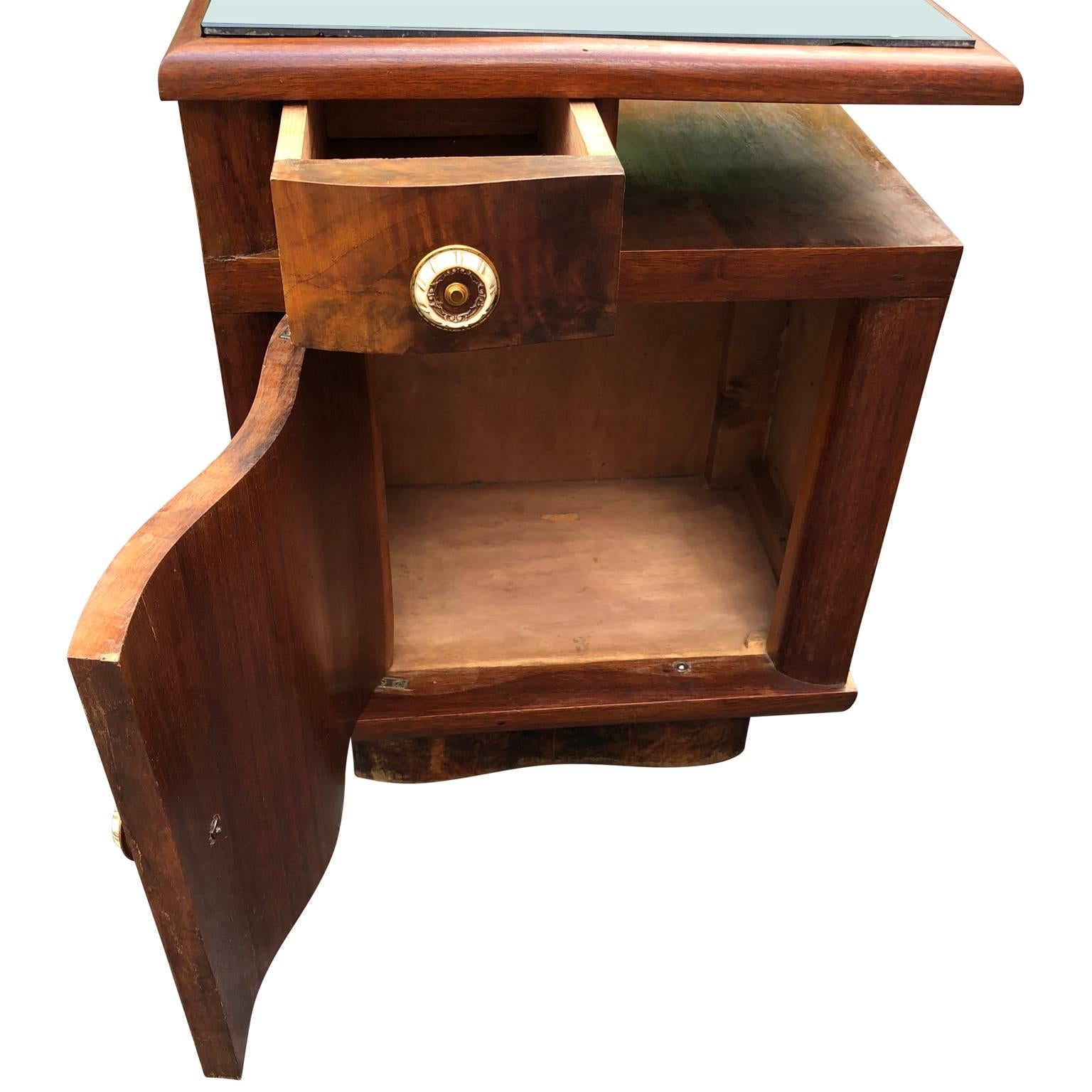 Paar italienische Art-déco-Beistelltische oder Beistelltische für Betten (Holz) im Angebot
