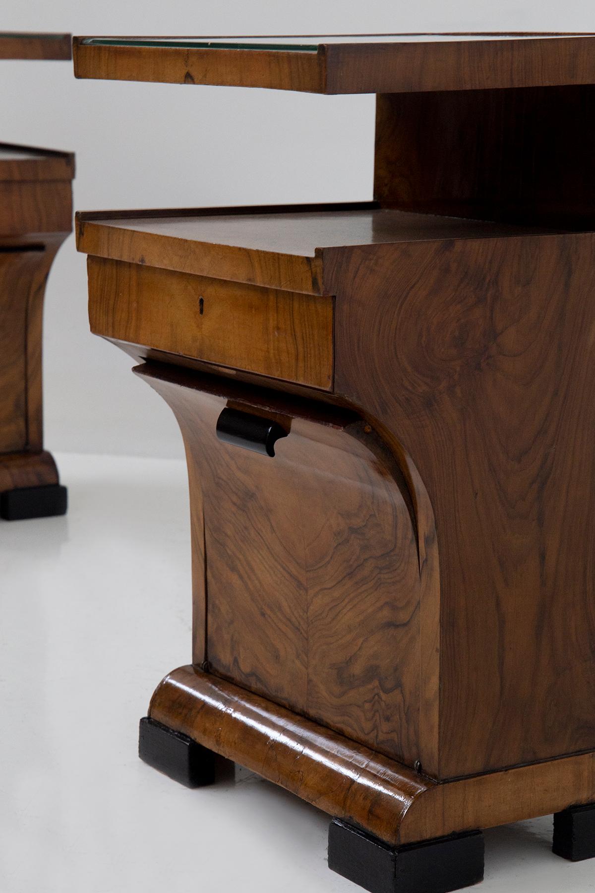 Early 20th Century Pair of Italian Art Deco bedside tables in briarwood