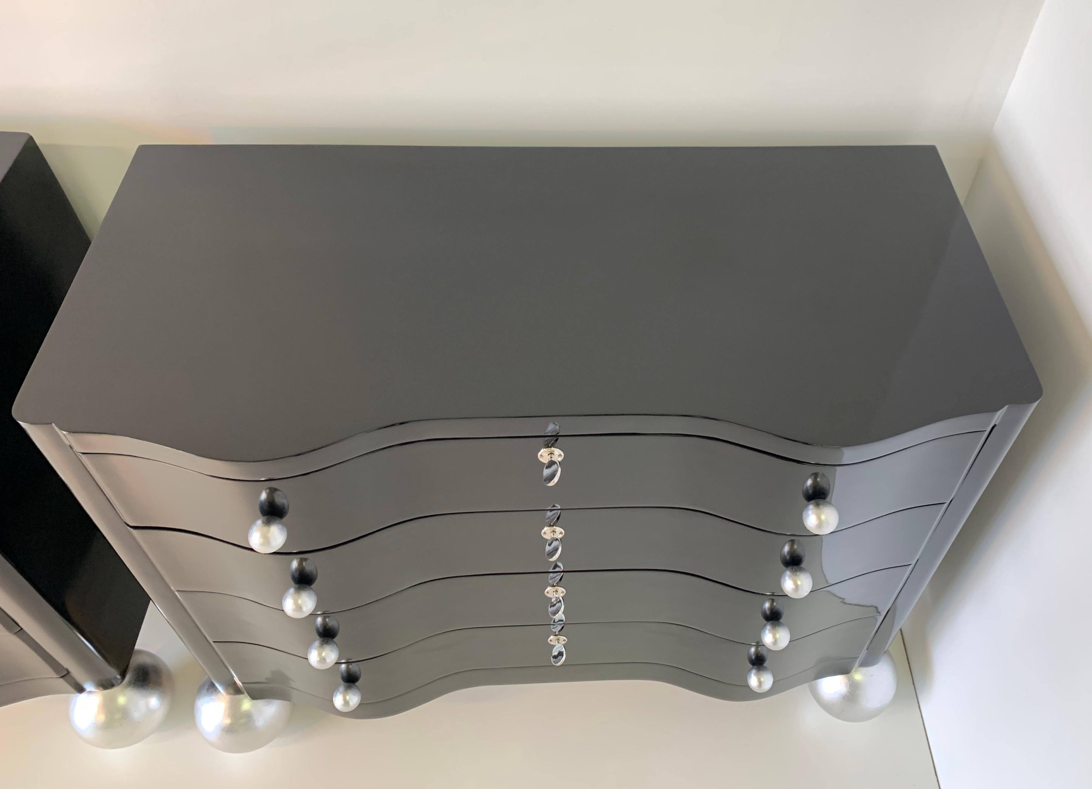 Metal Pair of Italian Art Deco Black and Silver Leaf Chest of Drawers, 1930s