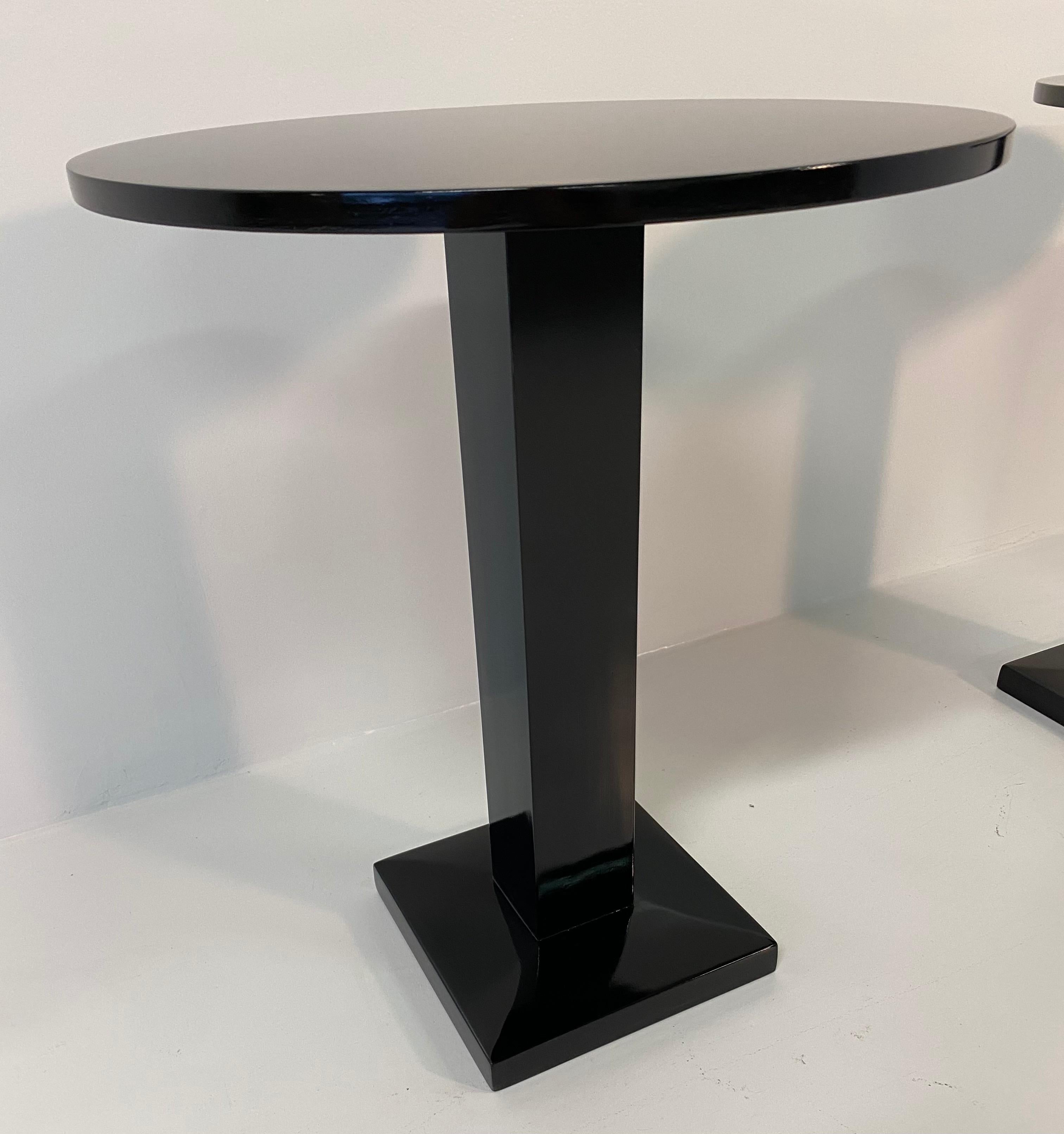 Pair of Italian Art Deco Black Lacquered Side Table In Good Condition In Meda, MB