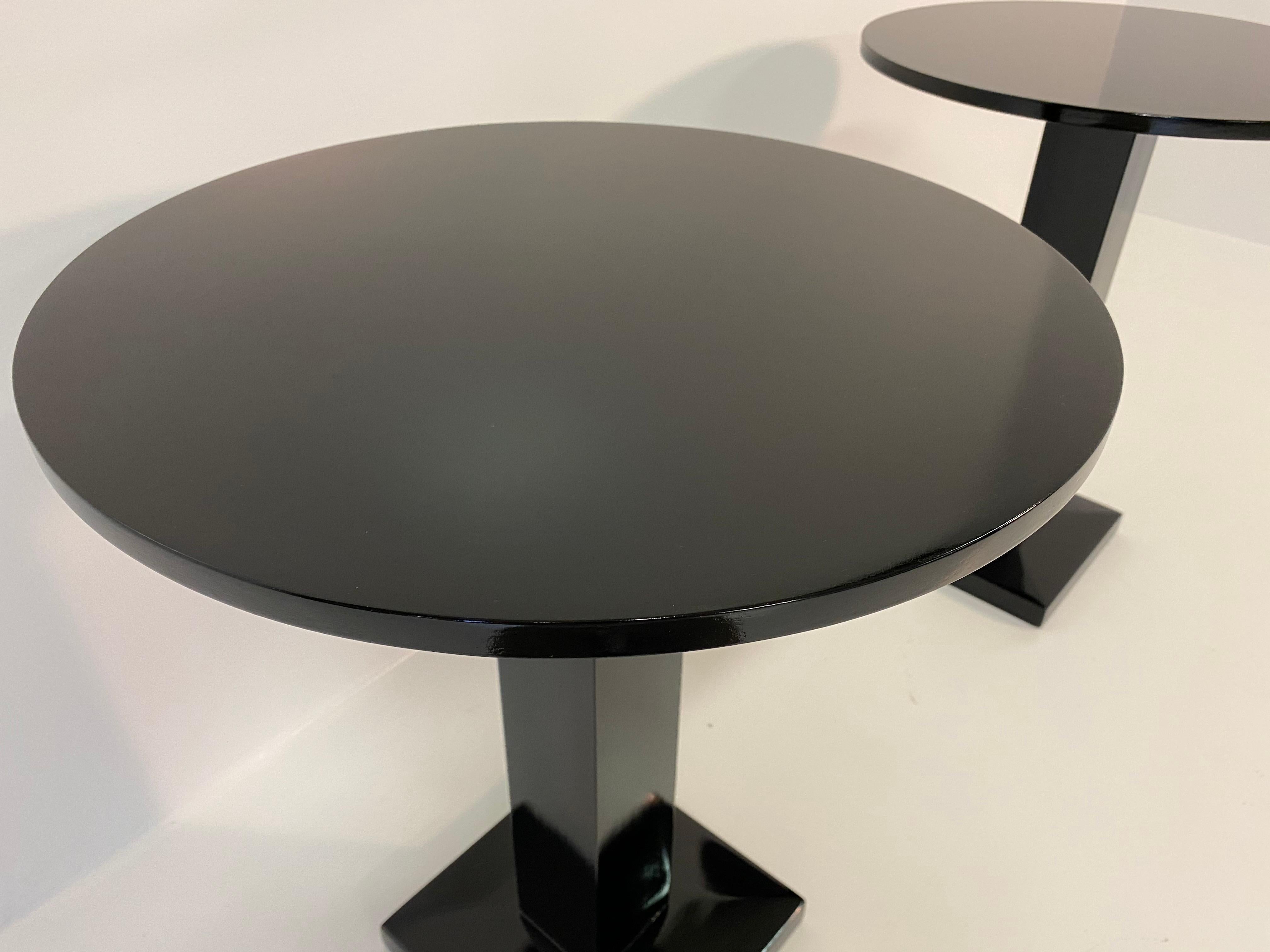 Late 20th Century Pair of Italian Art Deco Black Lacquered Side Table