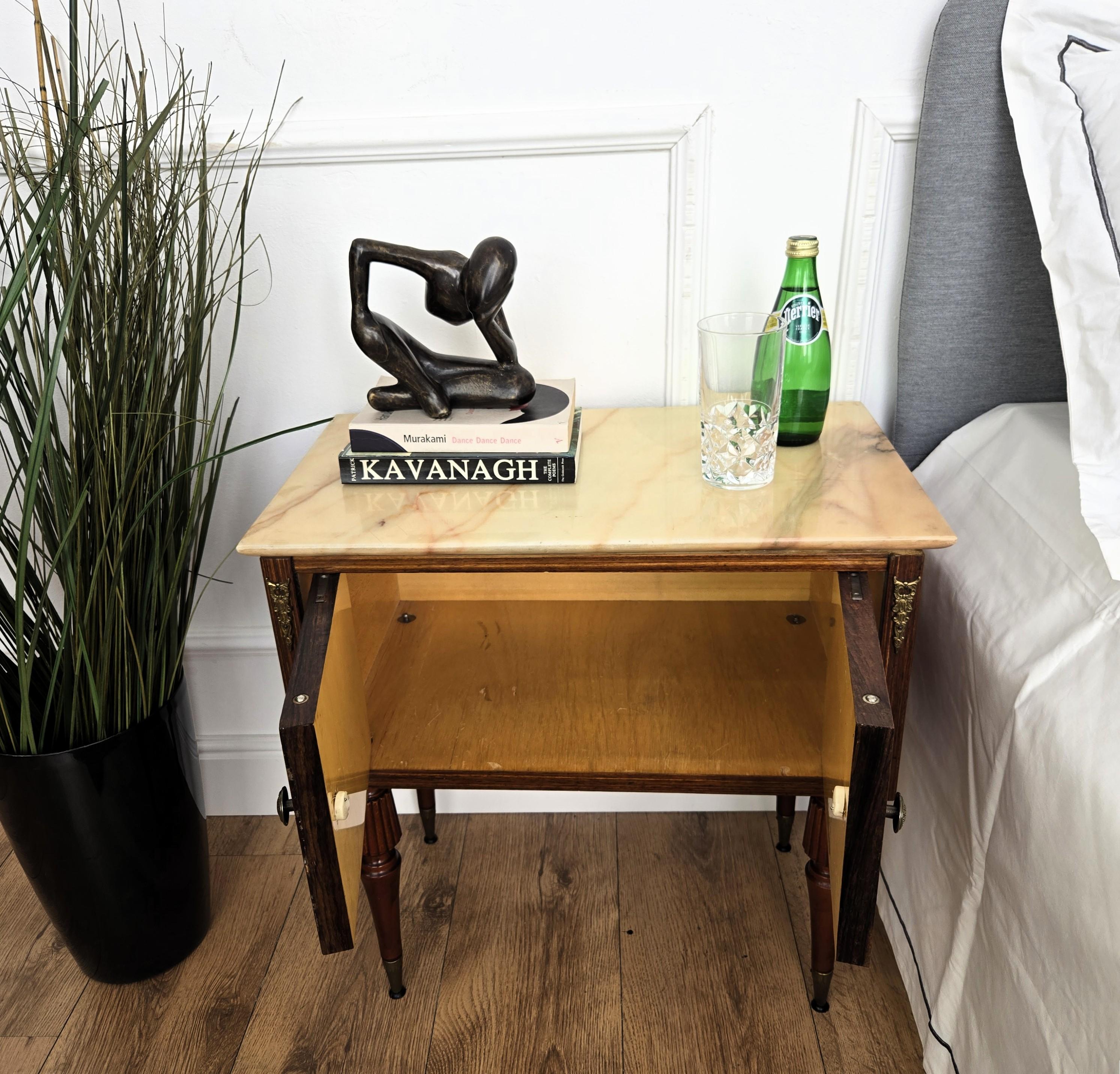 20th Century Pair of Italian Art Deco Burl Veneer Wood Marble Top Night Stands Bedside Tables For Sale