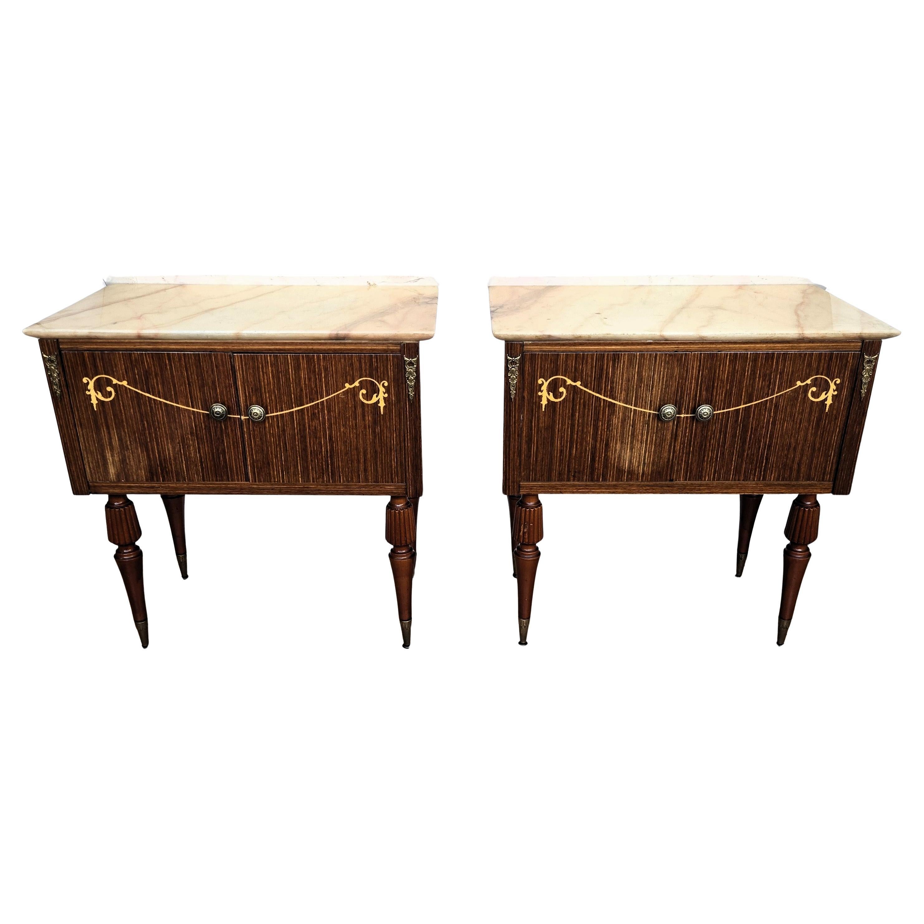 Coppia di comodini Art Deco in legno impiallacciato di radica con piano in marmo
