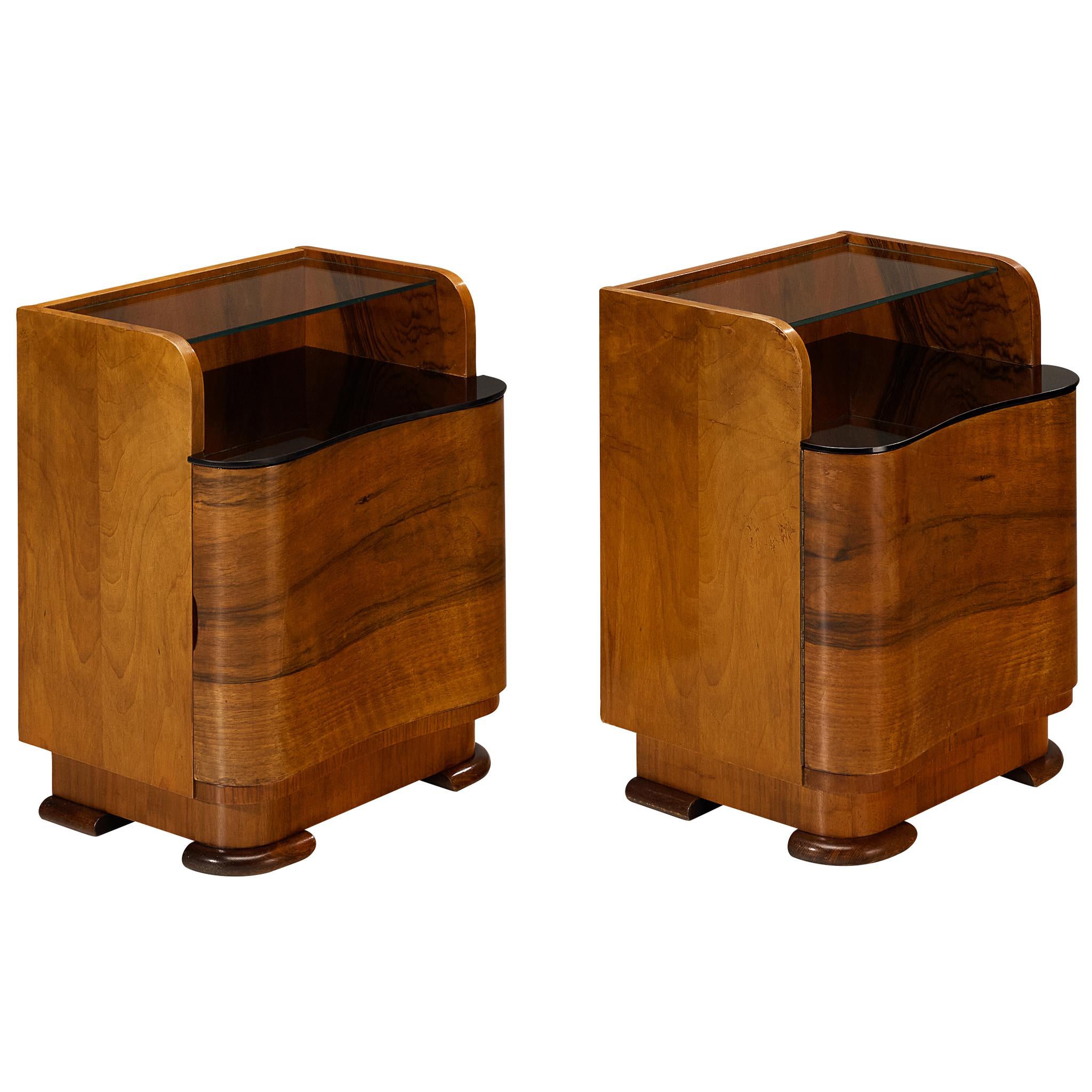 What is the difference between honey oak and golden oak?