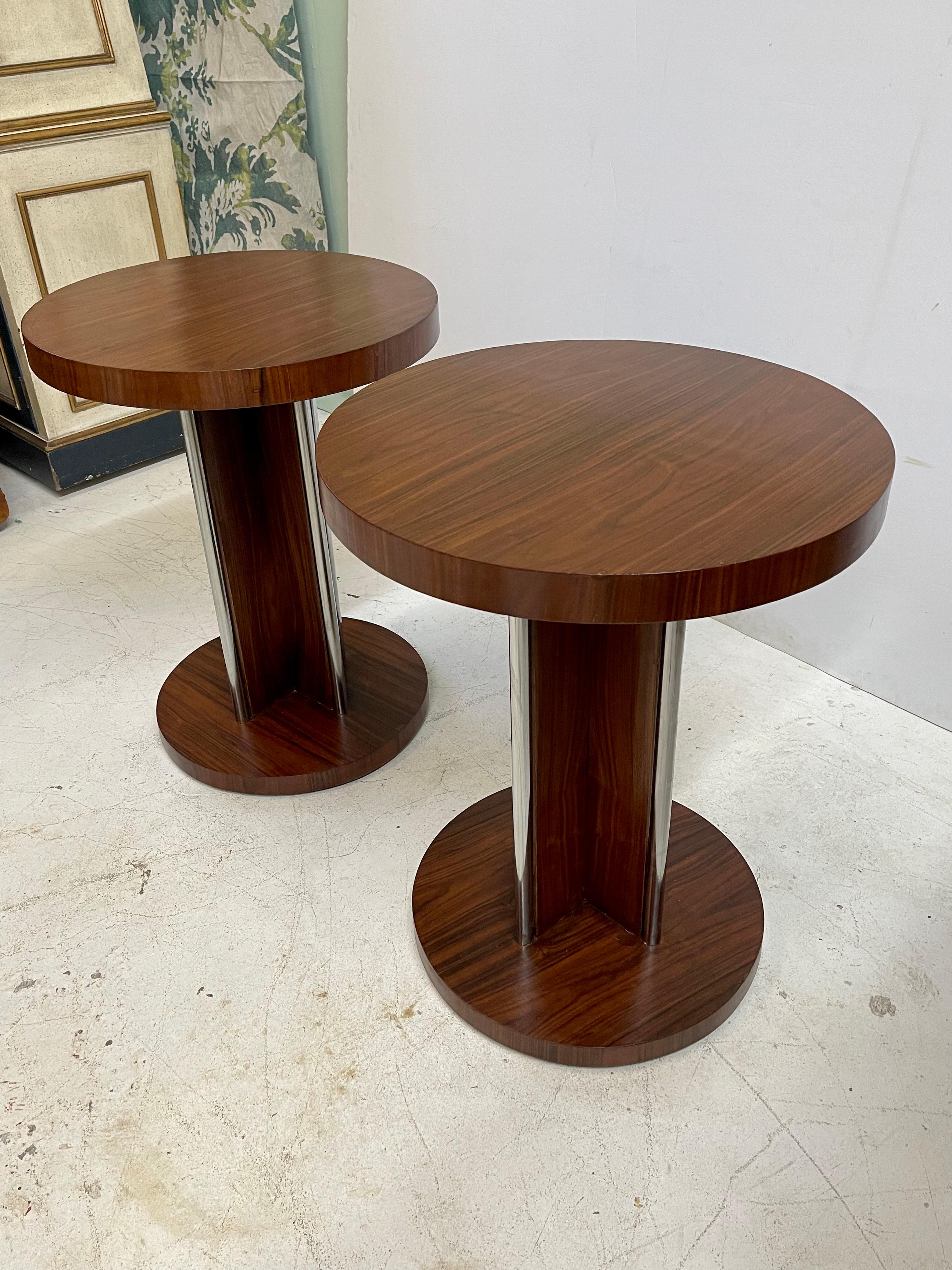 20th Century Pair of Italian Art Deco End Tables For Sale
